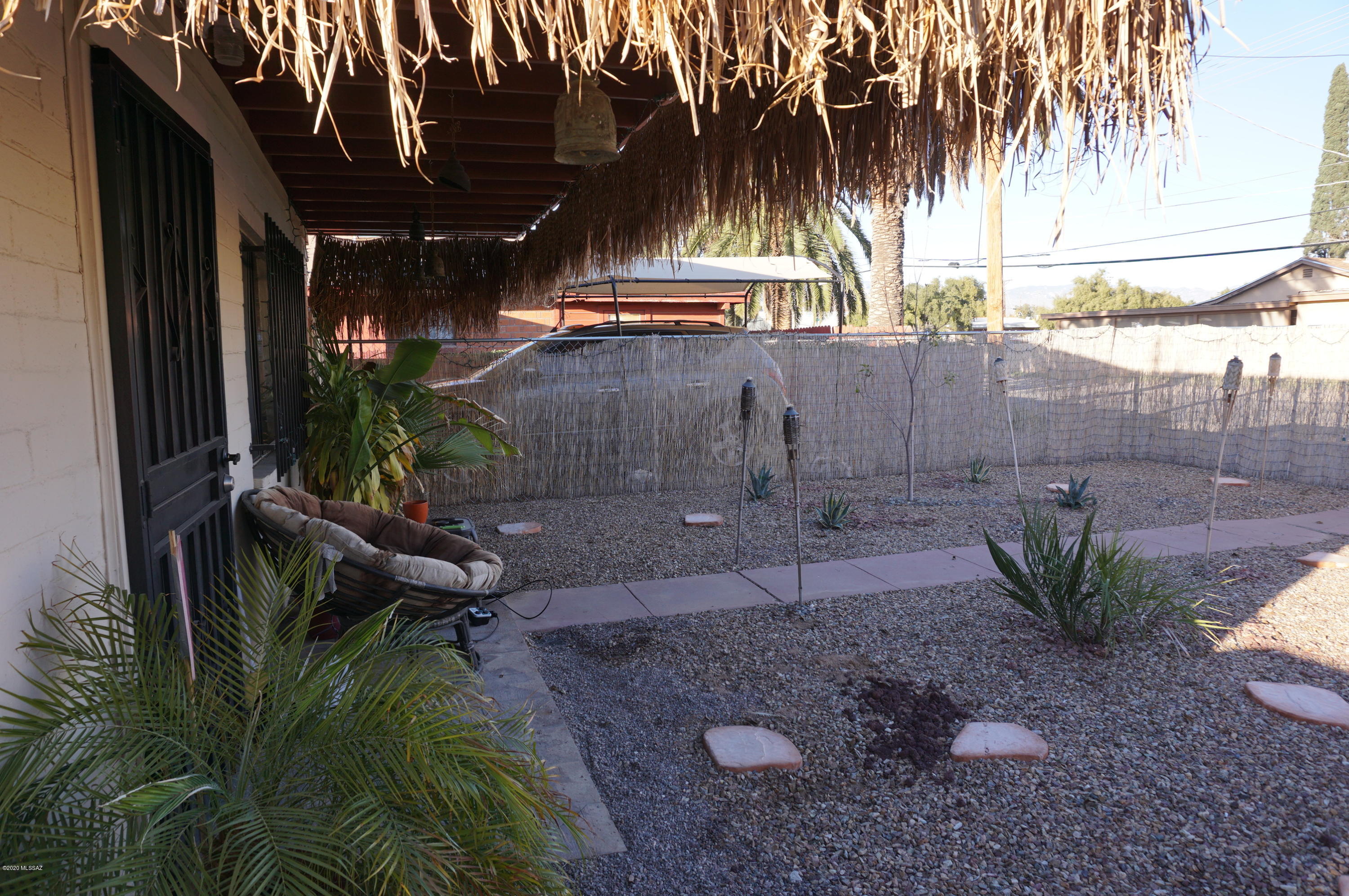 Country Club Manor - Residential Lease