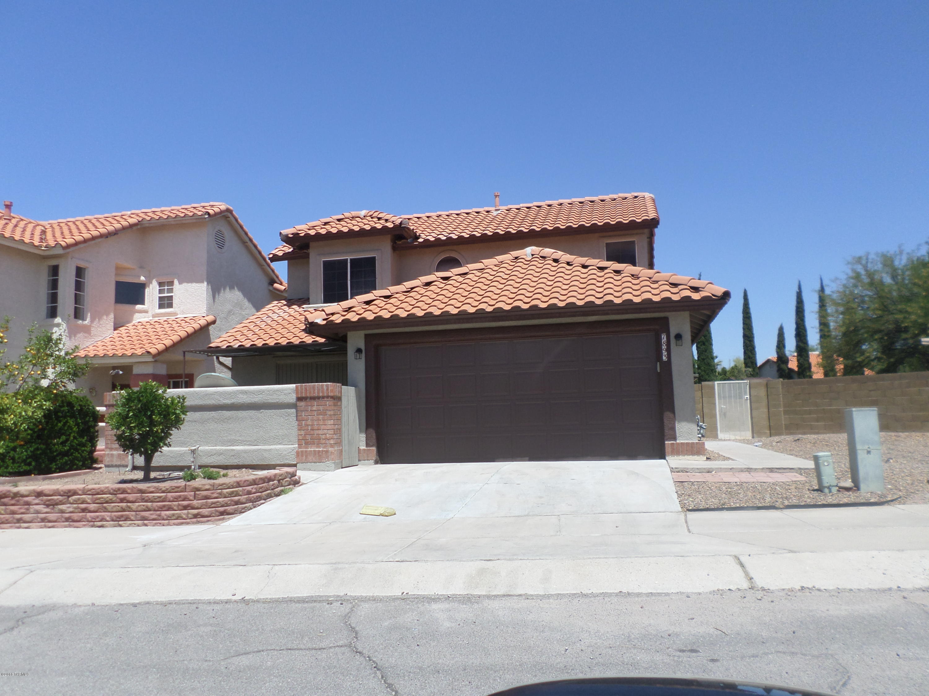 Not an REO/Short Sale!  Attractive home in Rita Ranch.  Bright, open floor plan with new paint and ceramic tile in living areas.  New carpet in bedrooms.  Eat-in kitchen has new appliances, a lot of counter space and pantry.  One bedroom is located downstairs with his & hers closets and ceramic tile.    Large den/family room with built-in shelves, and large windows.  Cozy fireplace in living room and a roomy laundry room with cabinets.   Master suite includes walk-in closet, dual sinks with cultured marble and it's own private patio. Two-car finished garage. Large back yard with storage shed.   Move-in Ready! MOTIVATED SELLER - WILL LOOK AT ALL OFFERS.