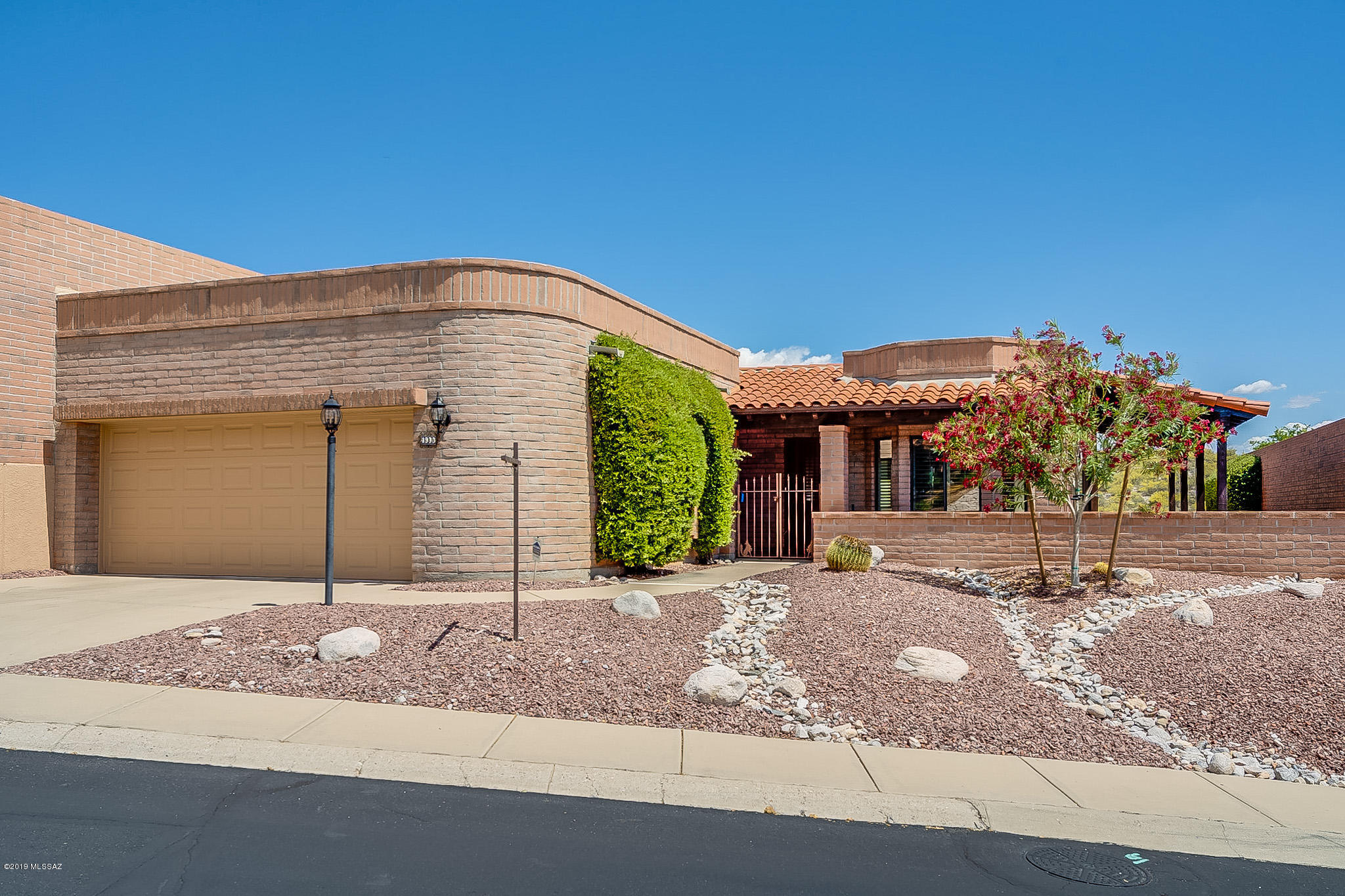 Beautifully maintained and updated Fairfield Patio Home in Sunrise Mountain View Estates. Absolutely move in ready! Flawless views of Catalina Mountains and the City from East facing brick patio. Minutes from Tucson's top dining, entertainment, & recreation. Great Room with beehive fireplace and wide double screen doors for serene views. Cozy, bright kitchen with newer appliances, breakfast nook and side porch for some outdoor dining with a view! Huge master bedroom with patio overlooking the mountains. Updated bathrooms throughout including quartz counter tops and new elevated toilets. Plantation shutters throughout home making it bright and airy along with a newer roof and skylights basking the house with natural light. Meticulously maintained:Check out the Updated Features List !