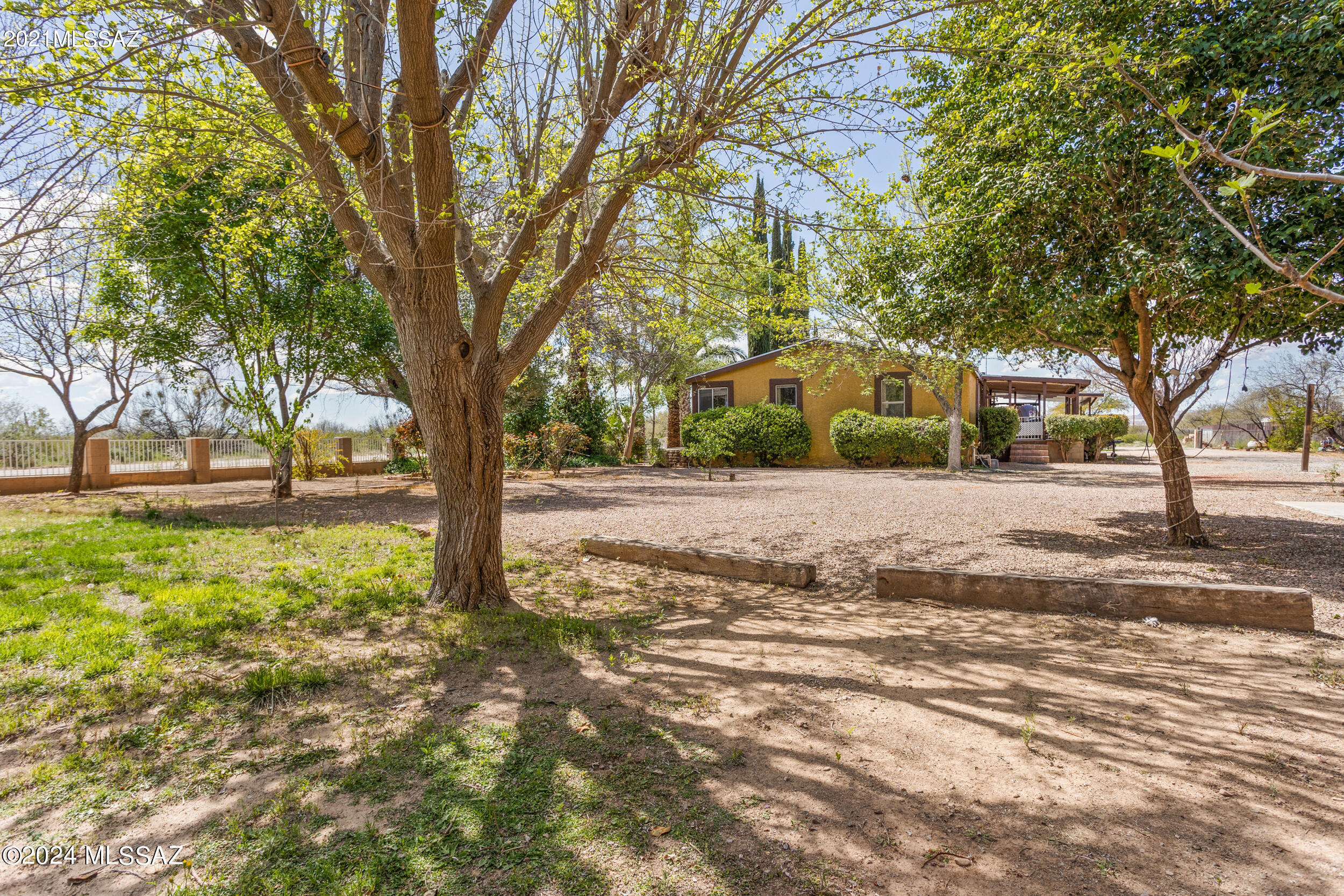 Escape the ordinary and unwind in this tranquil oasis! This beautiful double-wide manufactured home sits majestically on over an
acre of private land, offering a true sense of peace and seclusion. Mature trees and swaying palms create a lush, tropical escape in
your own backyard. Relax to the soothing sounds of a cascading waterfall, adding a touch of serenity to your outdoor space. The
property offers endless possibilities! Park your RV, boat, or all your favorite toys with plenty of room to spare. Host unforgettable
barbecues on the included grill, perfect for enjoying balmy Arizona evenings under the stars.
Create your own backyard haven, whether it's a relaxing retreat or a fun-filled space for gatherings. This unique property is the
perfect blend of affordability, comfort, and
