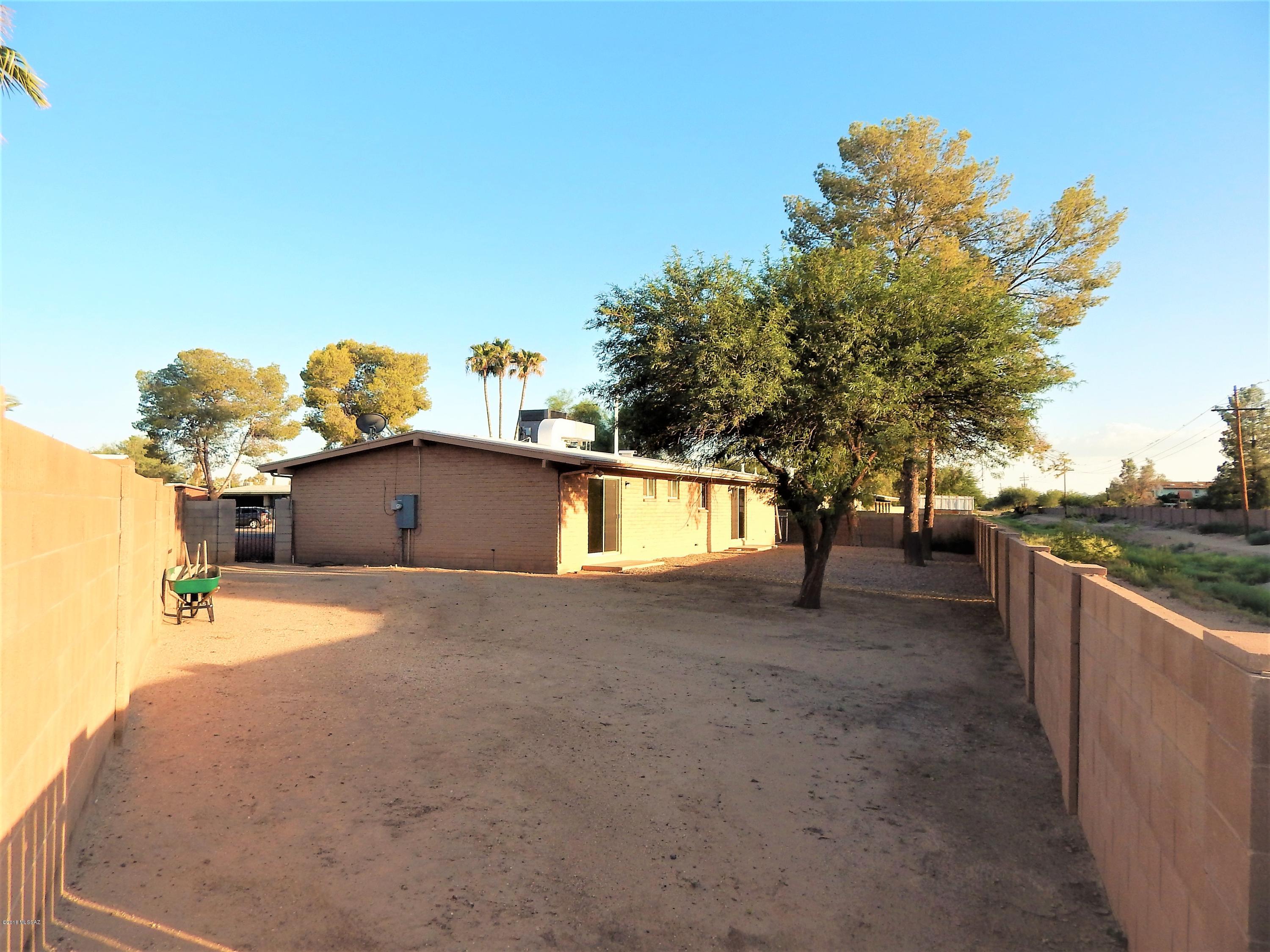 Casas Adobes Addition - Residential