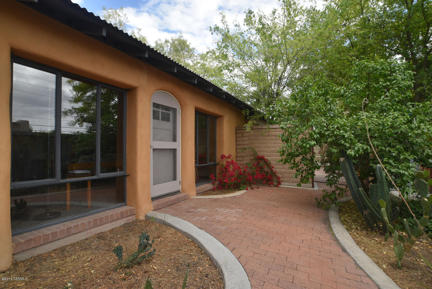 Seller will Entertain or Counter between $189,000.00 and $ 209,000.00. Wow! This is simply an amazing space built in 1990 by owner/contractor for his own residence.  
We LOVE the open floor plan of this one Bedroom/Bath! Plenty of storage/closet space. Built in Murphy bed in Living Room for overnite visitors. Large windows with southern exposure help keep home warm in winter and mature trees keep home cool in summer. If you’ve been looking for a secluded getaway in West University, this is it!