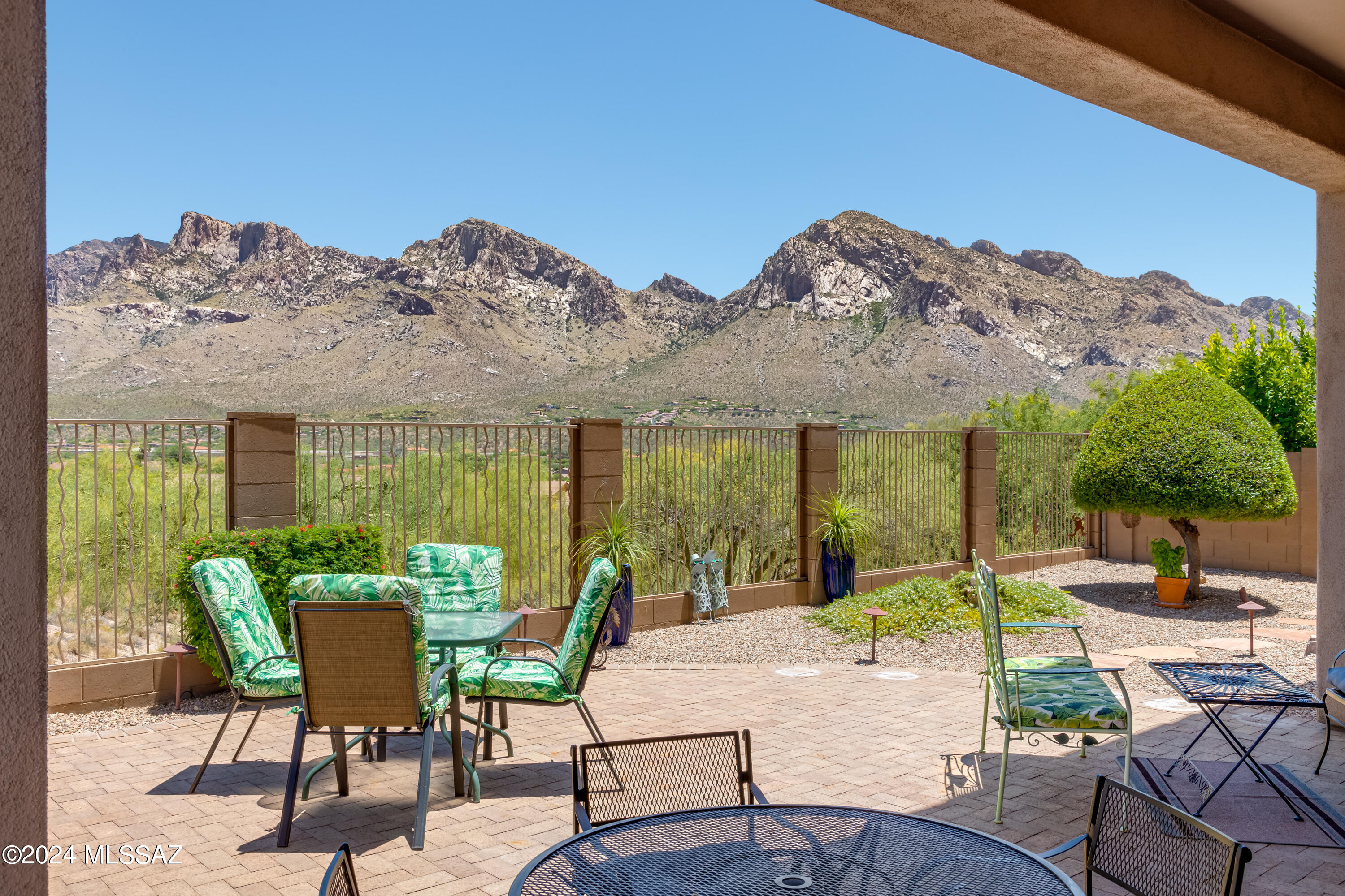 1,967sf 3BR/2BA single story home sitting on an premium elevated corner lot in Rivers Edge in Oro Valley with amazing unobstructed Catalina Mountain Views. Kitchen has all new GE appliances (2024) including double wall ovens, smooth top cooktop & refrigerator & large island w/breakfast bar. Open floor plan has casual dining area & fireplace. Newer HVAC (2024). Spacious master suite has walk-in closet, relaxing soaking tub & separate shower. Brick paver covered patio w/built-in BBQ. Situated in an ideal location close to excellent restaurants, shopping, Library, Parks, hiking trails, bike paths, Riverfront park w/Basketball & Volleyball courts. Softball & soccer fields, and the Community Recreation Center w/golf, driving range, fitness center & courts for pickleball