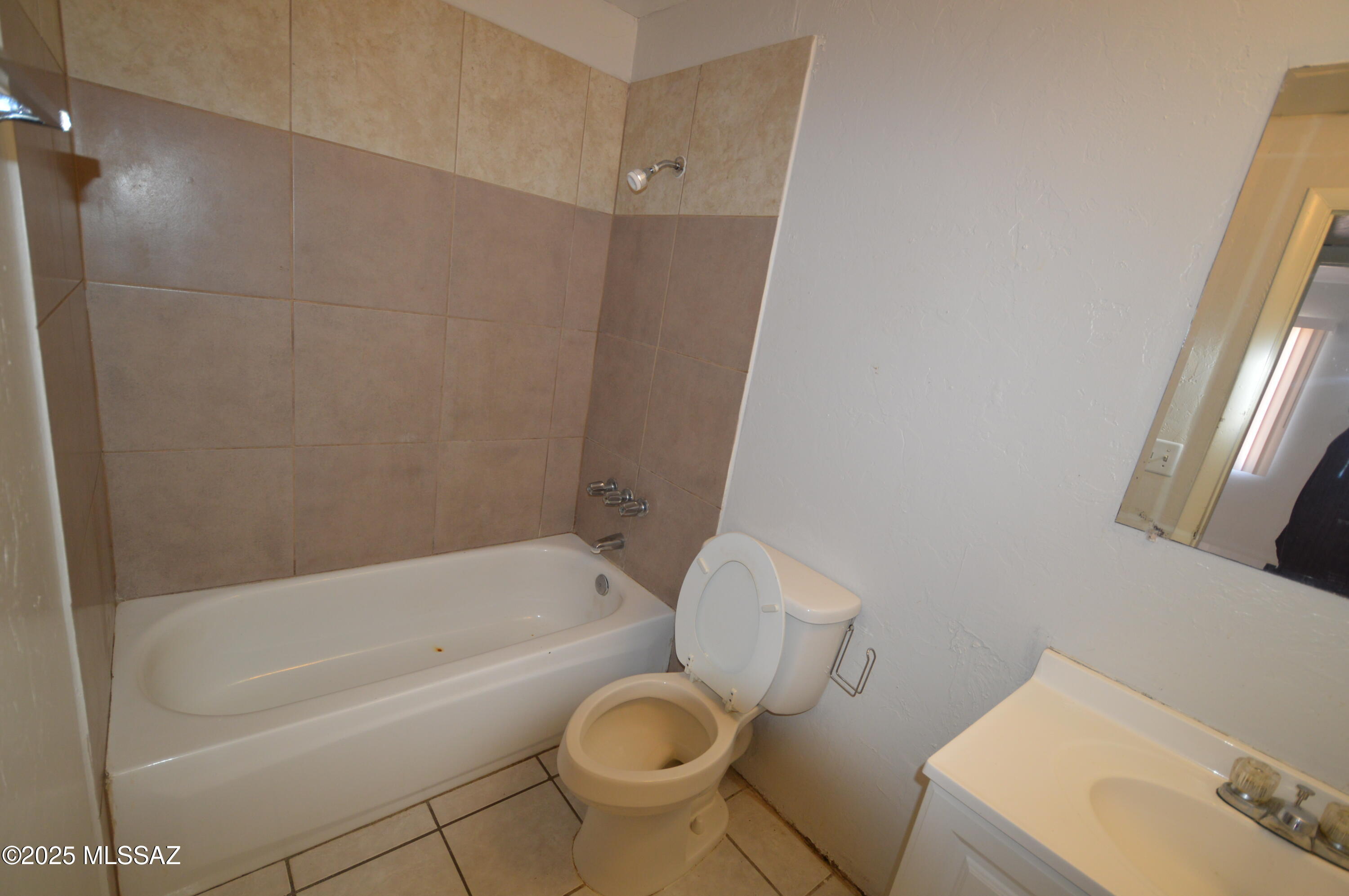 Vista Alegre (1-11) - Residential Lease