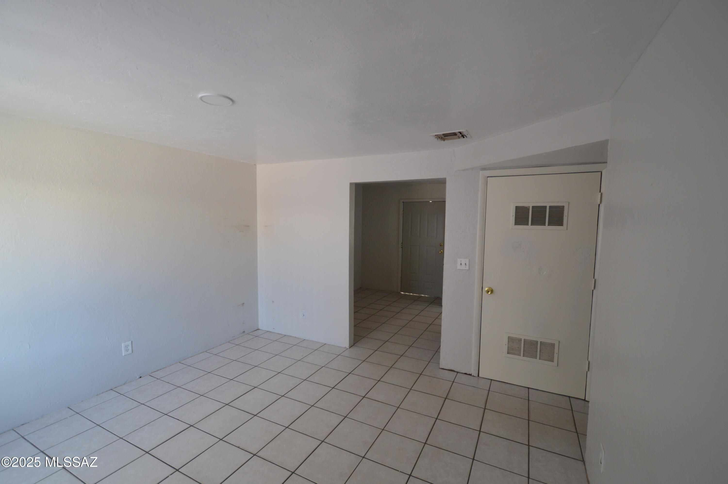 Vista Alegre (1-11) - Residential Lease