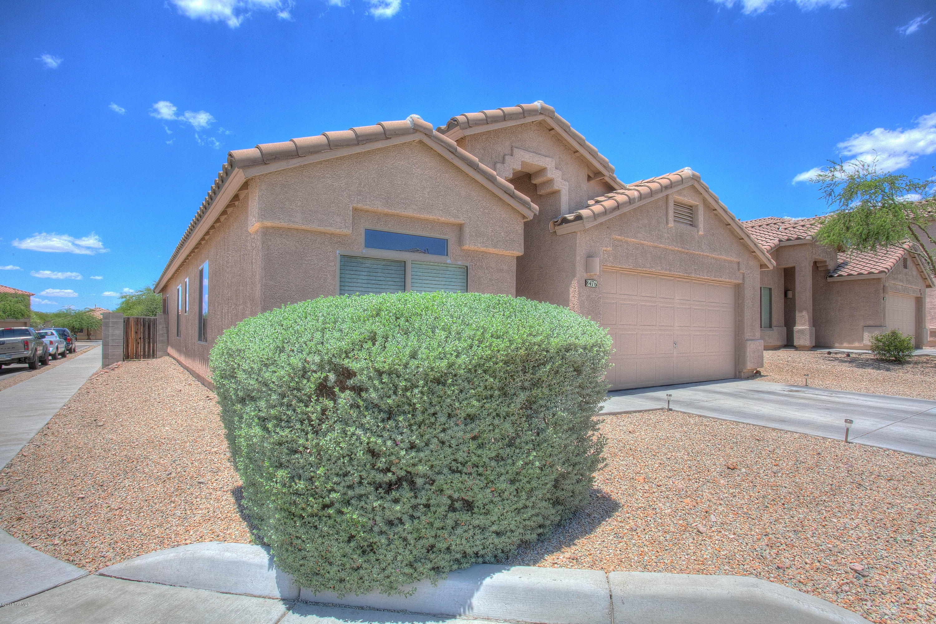 Welcome Home! This pristine 3 bedroom, 2 bath quality D.R. Horton home in a newer Rita Ranch area is just a mile away from Restaurants, Fry's,  and is turn-key ready for the pickiest buyers. Large corner lot offers fine appointments; Designer fixtures; Security System; Vaulted ceilings; a Jack-n-Jill bathroom; and separate Living Room with Formal Dining; The well appointed kitchen space blends into the family room. Covered private patio with a low-care back yard ready for your own creation. Enjoy the community pool & park just around the corner.