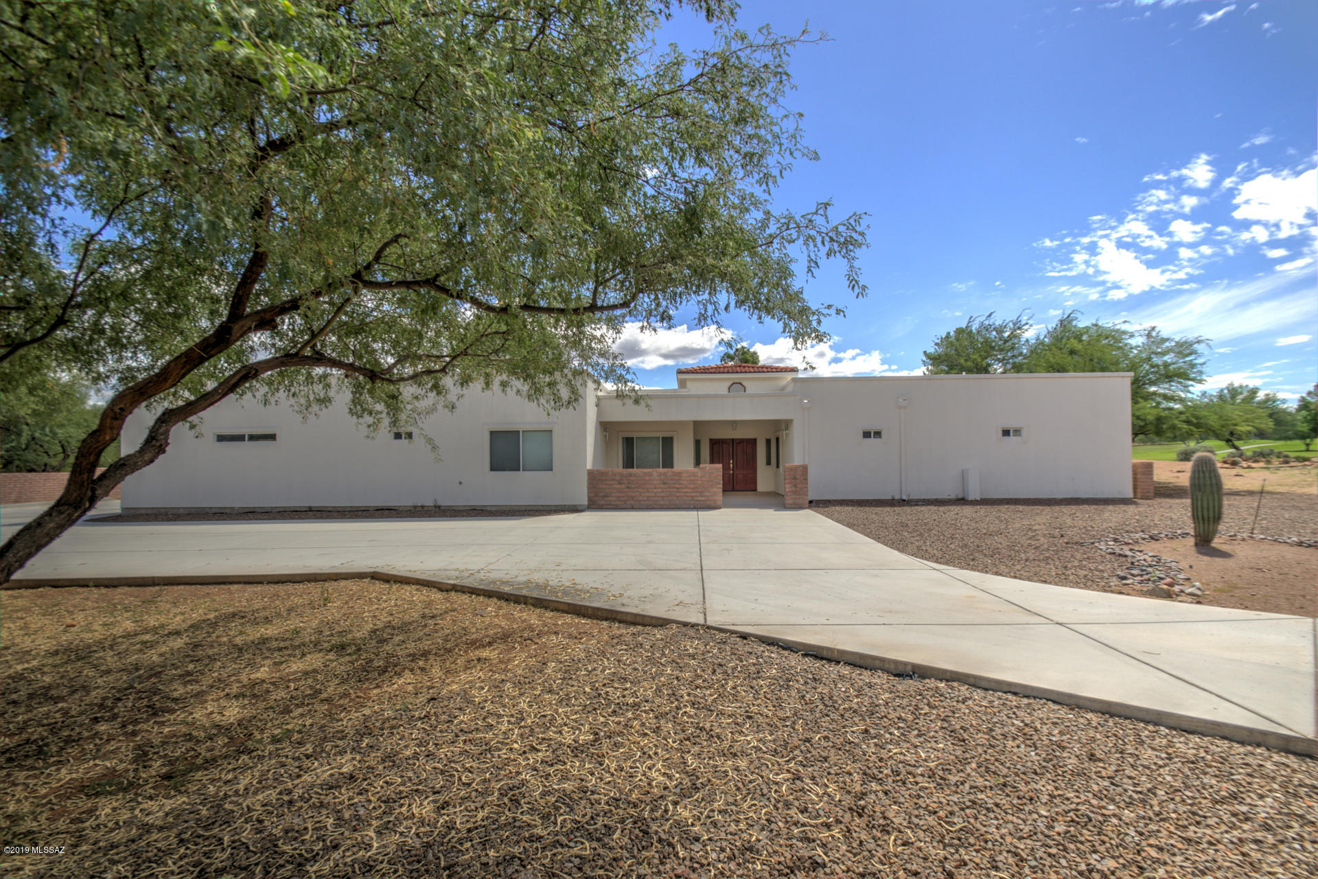 Remarkable Custom Built home on 1 acre in a NON Age restricted community of GV on the 7th hole of the DH Golf Course.  High ceilings throughout the home, split floorplan, Dual AC, Lots of Skylights,  Master has craft room off the side of the bedroom, Fabulous Master Bath with Jetted tub, 6 shower heads! 2 LARGE Walk in Closets,  Gourmet Kitchen with DBL Ovens, trash compactor, Prep Sink, 75K for KraftMaid cabinets, Office has bath/shower, Guest BD has bathroom with a separate entry for privacy.  Large Laundry Room with lots of custom cabinets & Utility sink, oversized 3 car garage with storage Lots of room to spread out. Bring all offers. Fountain in Entry conveys as is.