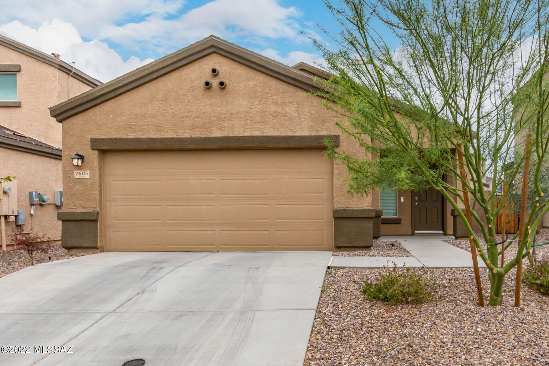 Fantastic Rental opportunity! 3 bedroom, 2 bathroom house is ready for you to move in! Come inside the spacious great room to discover the striking high ceilings, cool palette, backyard access, and tile floor. The eat-in kitchen features granite counters, SS appliances, espresso cabinets, pantry, and an island with a breakfast bar. The main bedroom boasts soft carpet, walk-in closet, & ensuite with dual sinks. The expansive backyard showcases a relaxing covered patio, and it's ideal for all your gatherings. This offer won't last for long! Call today!