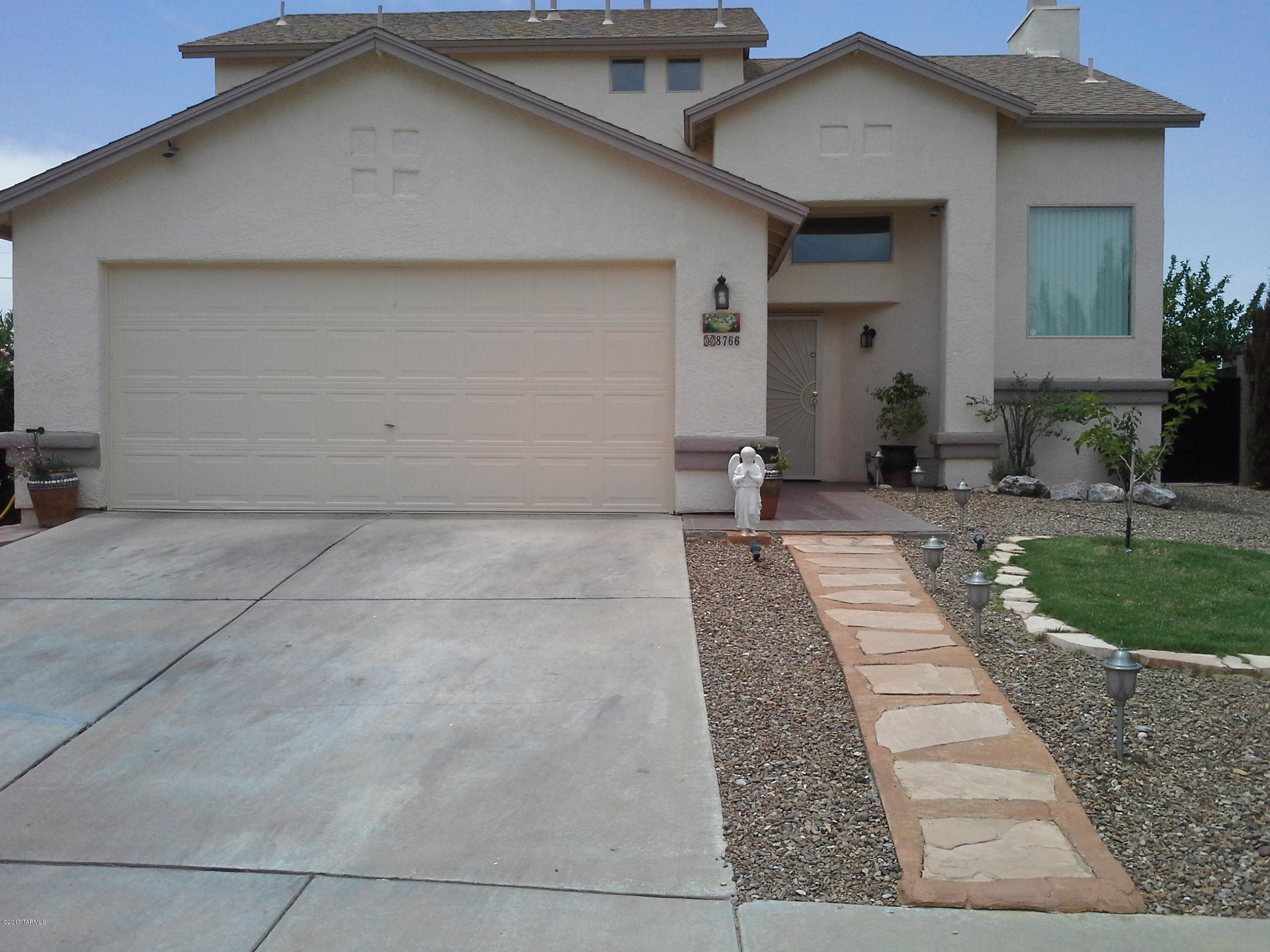 Popular award winning Vail school district.  Nice home with large covered patio with built in BBQ.  Sparkling pebble tech pool. Pool table stays.   storage shed. Green grass for your puppies.  Flooring is wood and ceramic no carpet. This home is set up for entertaining.  Close to schools, and shopping.  Don't wait !!