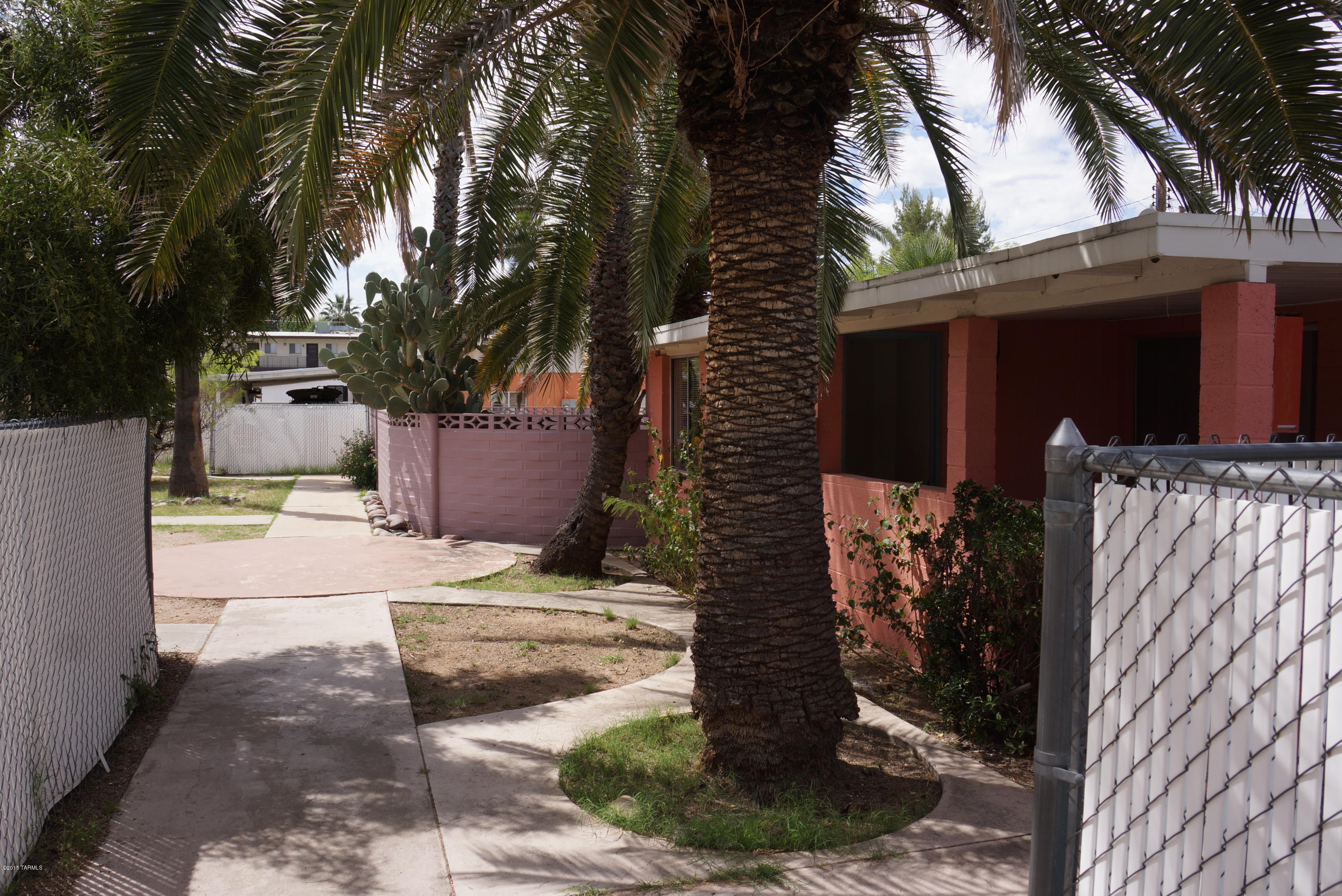 Duplex - 3BR/2Ba fenced back yard, laundry rm with hookups. 2 bedroom 1bath