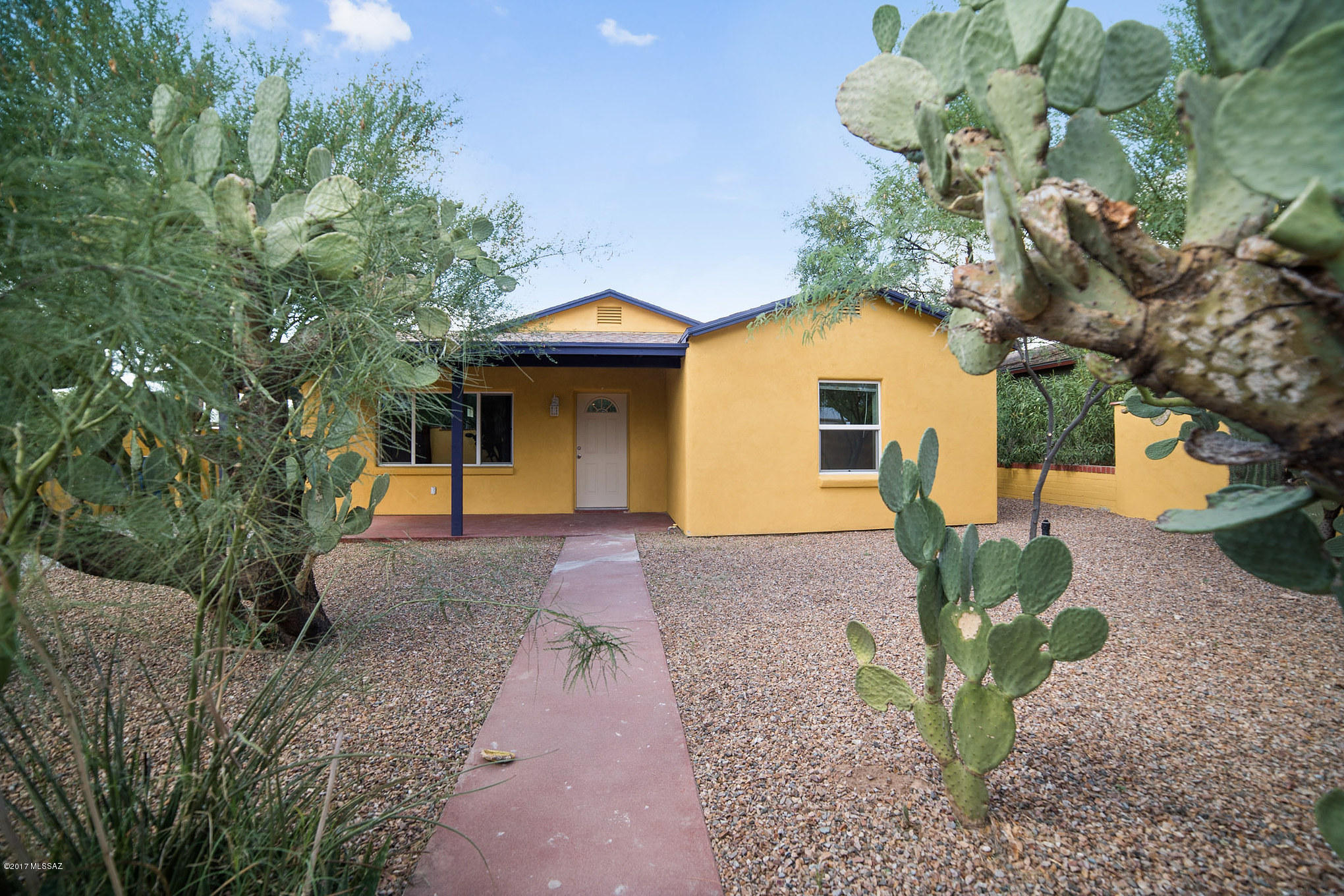 Professionally managed by The Apex Team with Keller Williams of Southern Arizona. Designated Broker: Jodi Koch

Pre-leasing for August 2018 

Fully & completely remodeled, new stainless steel appliances & granite counters, spacious living room, vaulted ceilings. Entire property has a 6 foot block wall for privacy & security. Quality tile with thin grout  makes for easy cleaning & maintenance. Fully tiled showers & large closets & powered with central air conditioning & heat for comfort year round. 

Application Fee: $40 (criminal, credit, & eviction check conducted) 
Security Deposit: equal to 1 month rent (20% non-refundable) due at lease signing. 
1st month rent due at lease signing 
Parental guarantor required (electronic signature available)