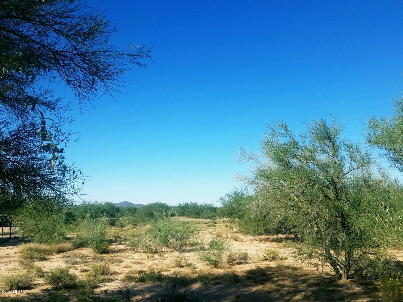 Beautiful one acre lot of your own private property, just west of Tucson in private subdivision.  All electric (with utilities located underground so the services aren't an eye sore). Septic has been installed.