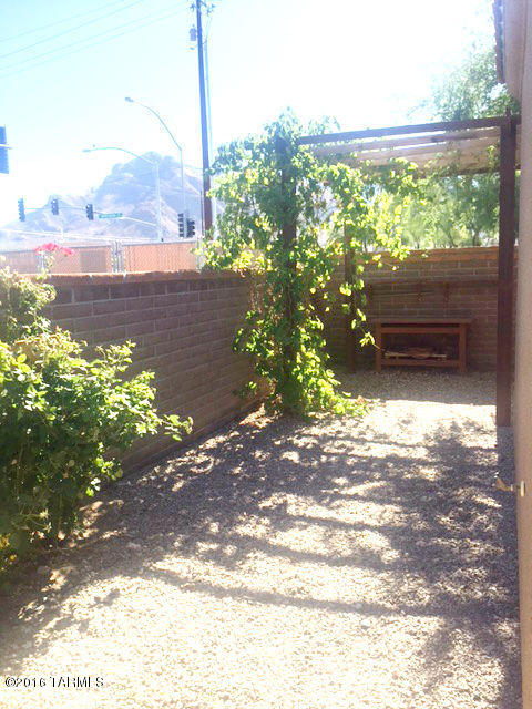 Campos Adobes (1-20) - Residential Lease