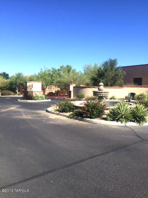 Beautiful, spacious house located in gated community! Granite counter tops, stainless steel appliances, walk in closets and great yard! Conveniently located near Trader Joes, dining, shopping, transportation,schools and hospitals.
