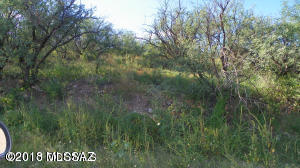 Very nice hill top lot with 360 degree views. Electric and water at the street.