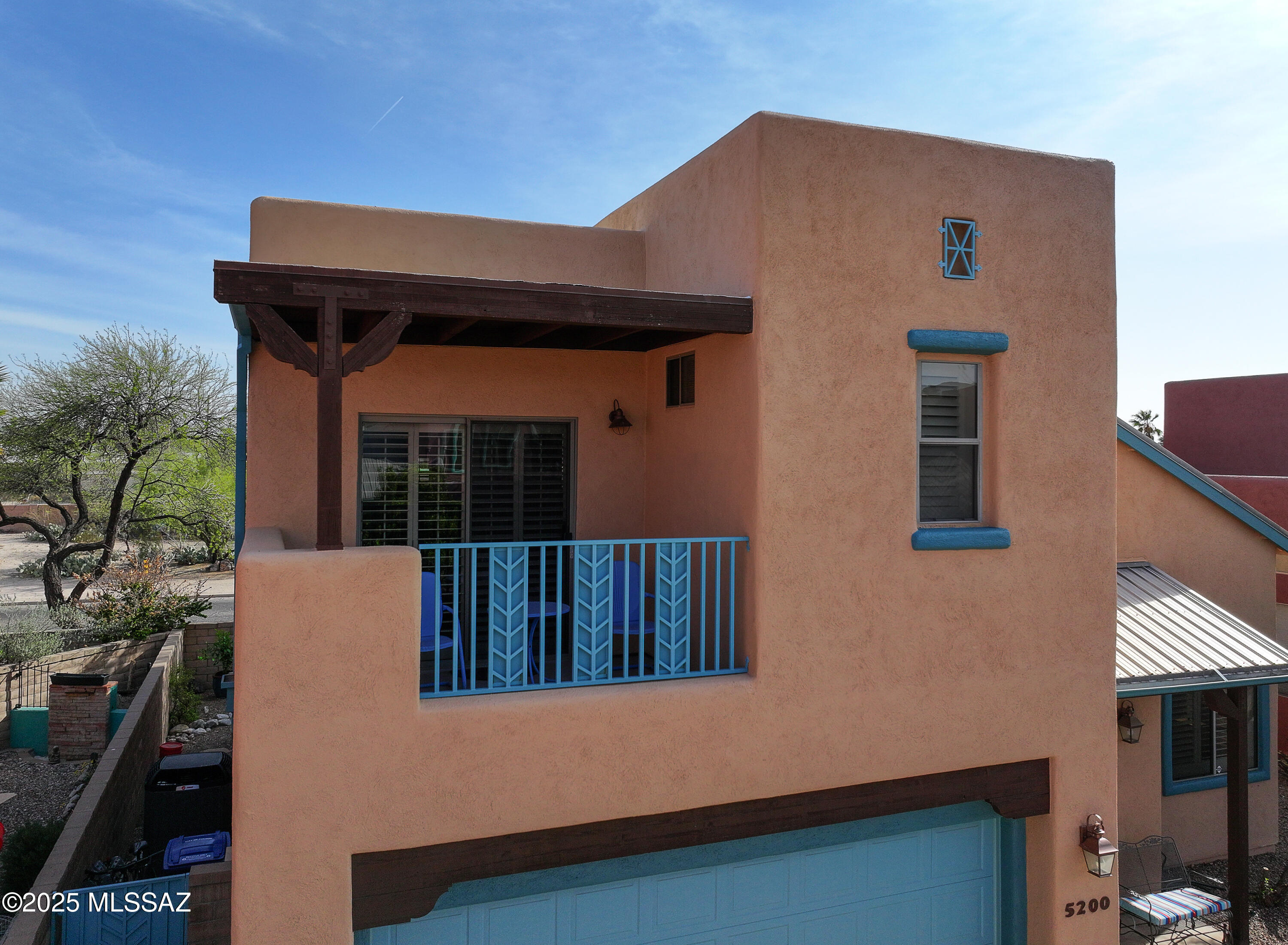 Adorable 2bed/3bath home in the Presidio at Williams Centre neighborhood. Granite countertops. Stainless steel appliances. High ceilings. Beautiful flooring. Loft area that could be a third bedroom. Meticulously maintained home. 18-seer HVAC. Stately mesquite tree shades private back yard. Gated development designed with winding streets and staggered home placement gives the community an open feel. Inviting ramada in the common area. Community pool. Close to shopping and restaurants, coffee shops and boutiques. Short ride on the bike boulevard to Reid Park, where there's 2 championship golf courses, pickleball, tennis, swimming, baseball, arts, crafts, the Reid Park Zoo and more!