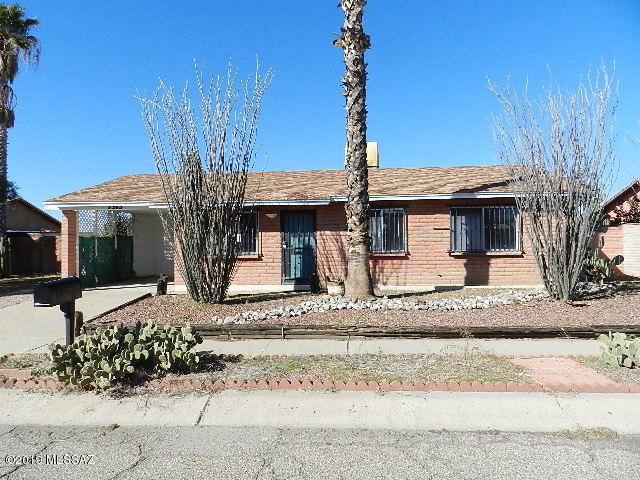 Great opportunity to own this HUD Home in Northwest Tucson. Two bedroom/2bath floor plan, living room opens to dining area/kitchen and follows to Family/Arizona Room. Spacious backyard with covered patio. Come see today!
Buyers will be financially responsible
for dewinterization/ rewinterization fees & for utility turn-on for inspections. Square Footage, # of Bedrooms/ Baths & Property Address are per FHA
Appraiser. BLB Resources makes no warranty as to prop condition. Buyers to verify all Info.