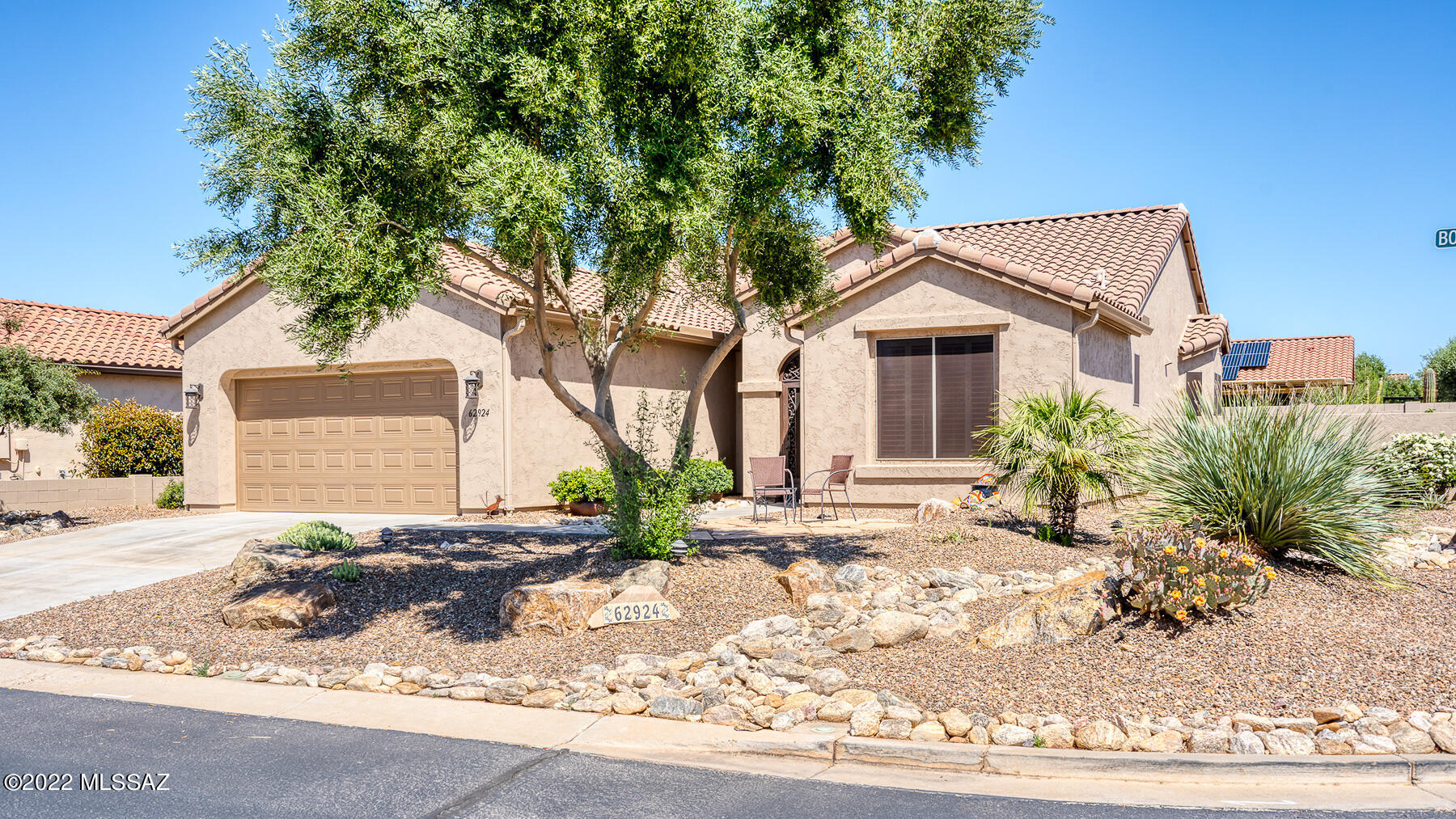 Popular Dolce model on spacious corner lot features 2 Bedrooms, 2 ½ Baths, + convenient Den. Island kitchen w abundant dark cabinetry, ample counter-space, & gas stove is open to great room. Dining area's bay window makes the room light & the perfect spot to enjoy mountain views, beautiful landscaping & easy backyard access. Spacious Owner's Retreat has en-suite w tile shower, double sink vanity & walk-in closet. Private guest suite w en-suite for your guests enjoyment. Neutral color pallet w tasteful splash of color on well-placed accent walls, tile throughout, spacious laundry, powder room, abundant storage, large garage w room for 2 cars + golf cart. Natural, easy-care landscaping, covered patio, & private side yard w the mountain views as the backdrop. Come enjoy SaddleBrooke living.
