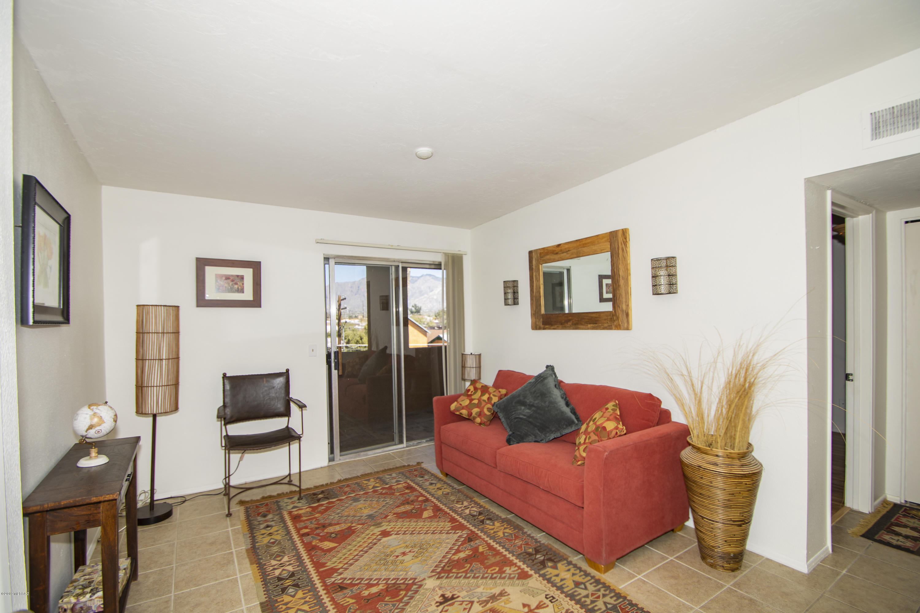 This 1 bed, 1 bath unit has mountain views from full length patio which is accessible from bedroom and great room. Access to full gym, two pools, spa, volley ball and tennis court.   
Condo located on 3rd floor.
repainted on inside check out new PHOTOS