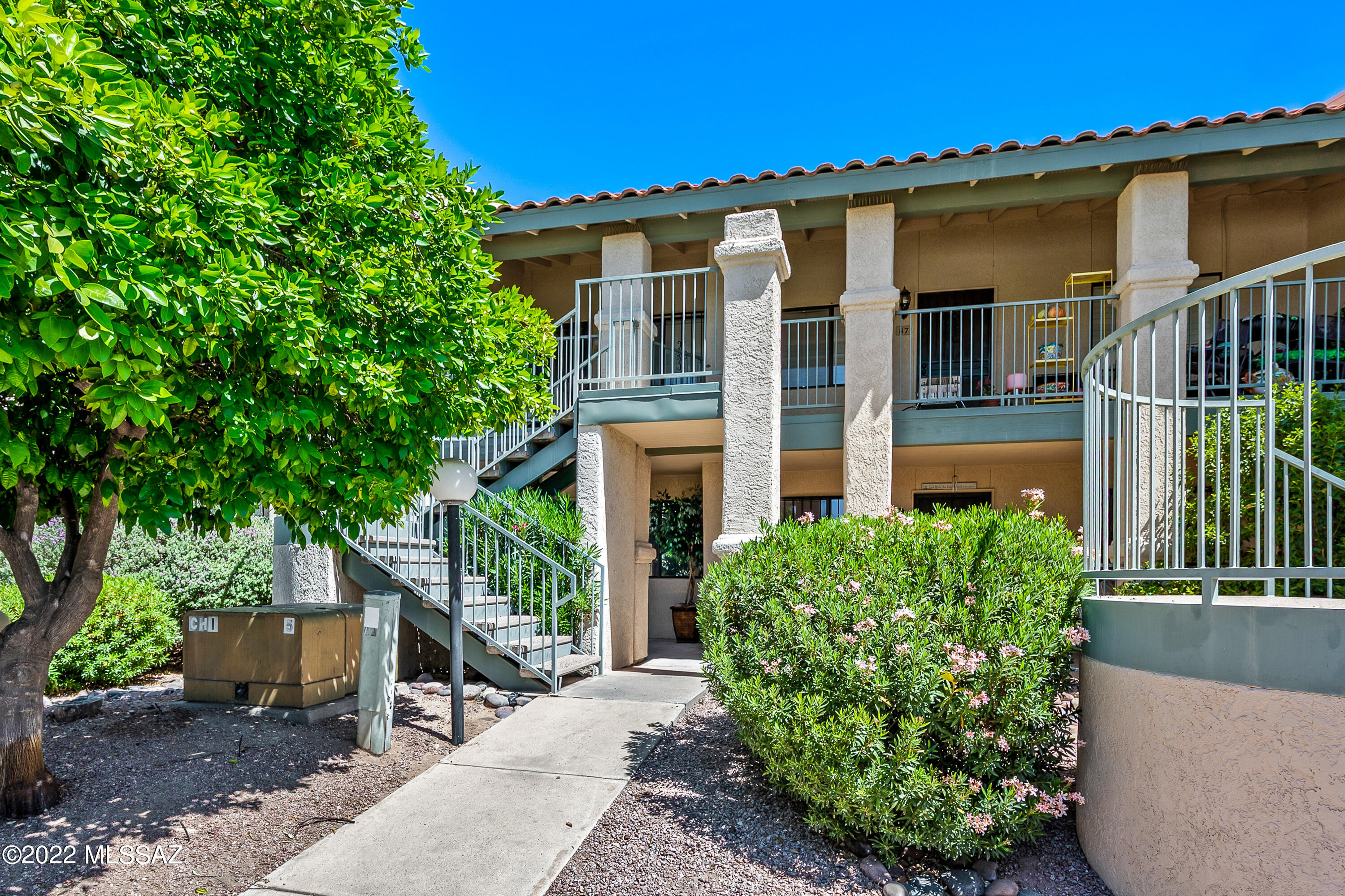 Enjoy the sparkling pool + spa of Ridge 22 Condos
just steps away from this ground floor 1 Bedroom/1 Bathroom 576sf unit that features central air conditioining, covered parking, and
convenient location set back off 22nd St for an easy commute. Unit has been well-maintained and has plenty of natural daylight. 1yr
minimum Lease, $50/adult Application Fee, $975 Security Deposit, $150/pet Pet Fee with approved pet, $400 cleaning fee. Tenant pays all
utilities. Available immediately.