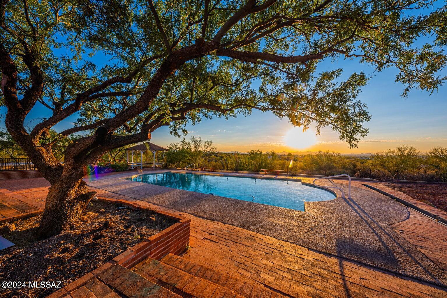 Beautifully updated home nestled in the desirable Eastside of Tucson! This charming property offers a perfect blend of modern comfort and Southwestern charm, making it an ideal choice for those seeking a serene lifestyle with easy access to city amenities.