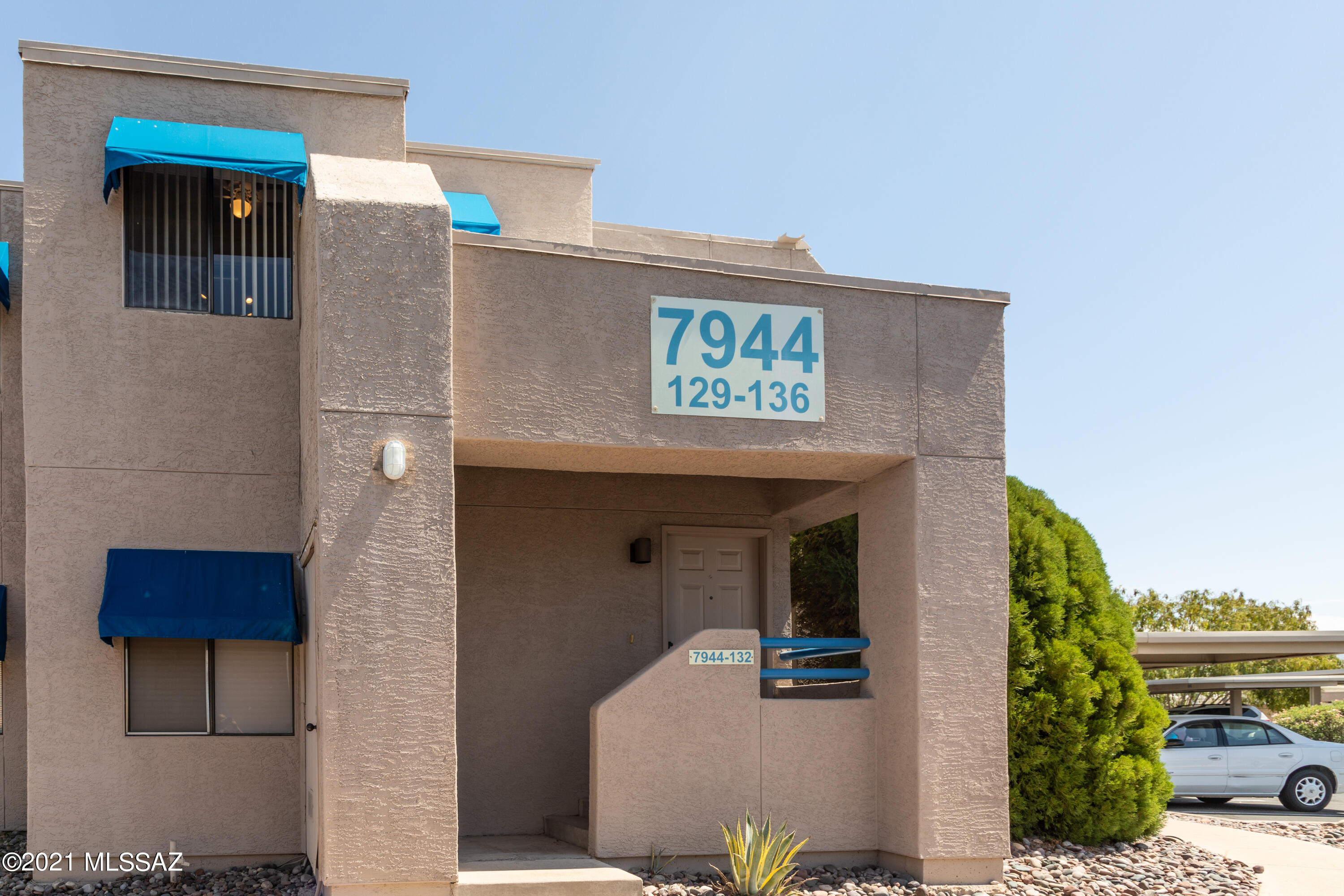 Well maintained second floor, 2 bedroom, 2 bath condo in desirable eastside Summertree with only one owner. New carpet and porcelain tile. All appliances included. Super close to the rear pool. HOA covers: water, sewer, trash, exterior maintenance, pest control, and two pools and spas! You don't want to miss this one!