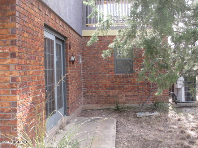 Las Encinos Village - Residential