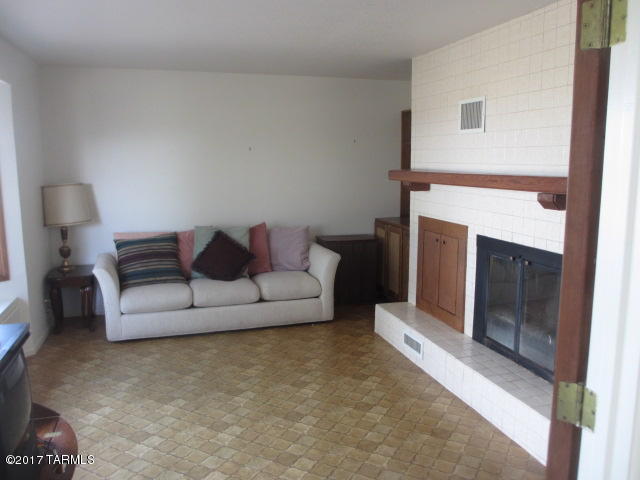Las Encinos Village - Residential