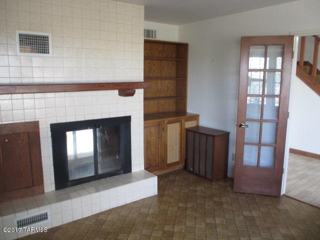Las Encinos Village - Residential