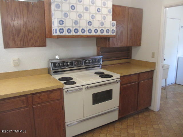 Las Encinos Village - Residential
