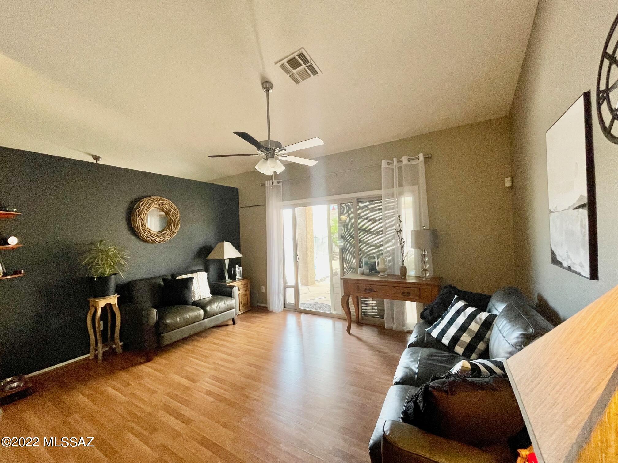 Bluffs (The) 2 - Residential Lease