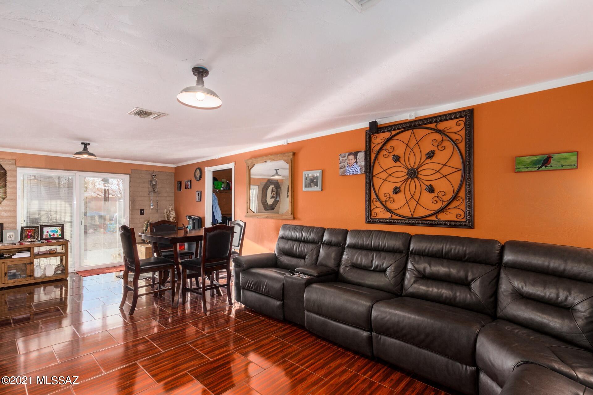 Las Palomas - Residential