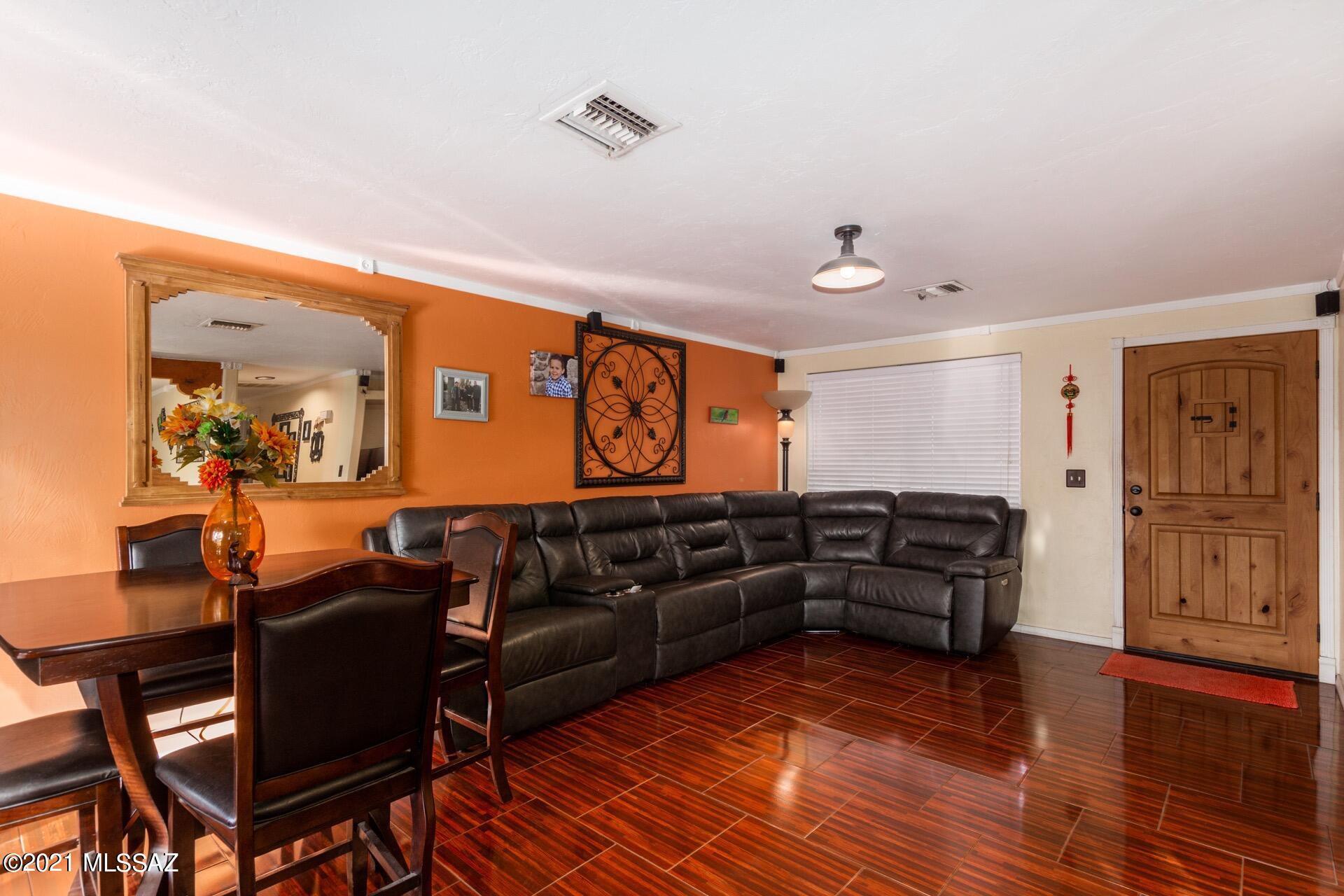 Las Palomas - Residential