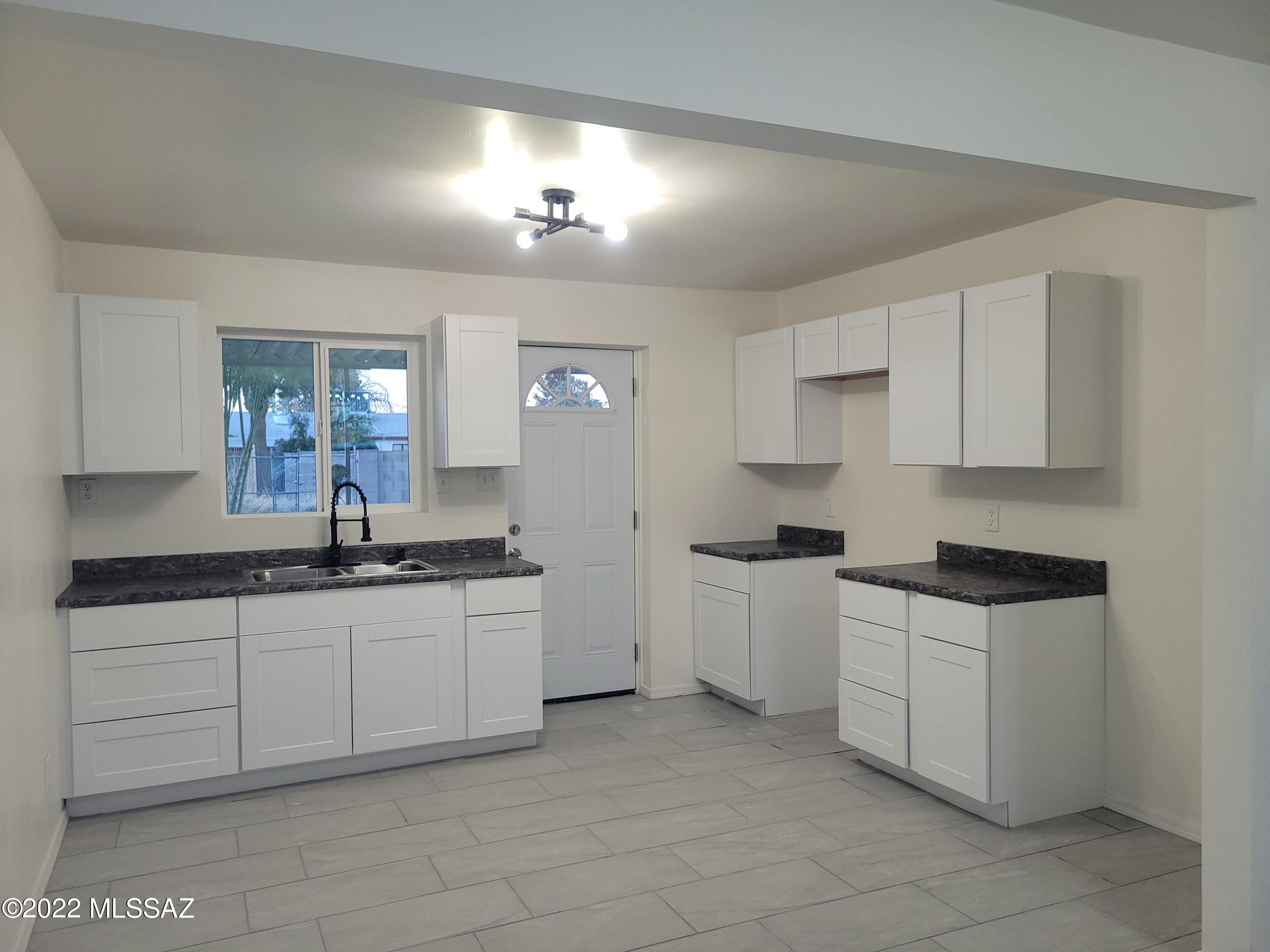 Mission Manor NO. 4 - Residential