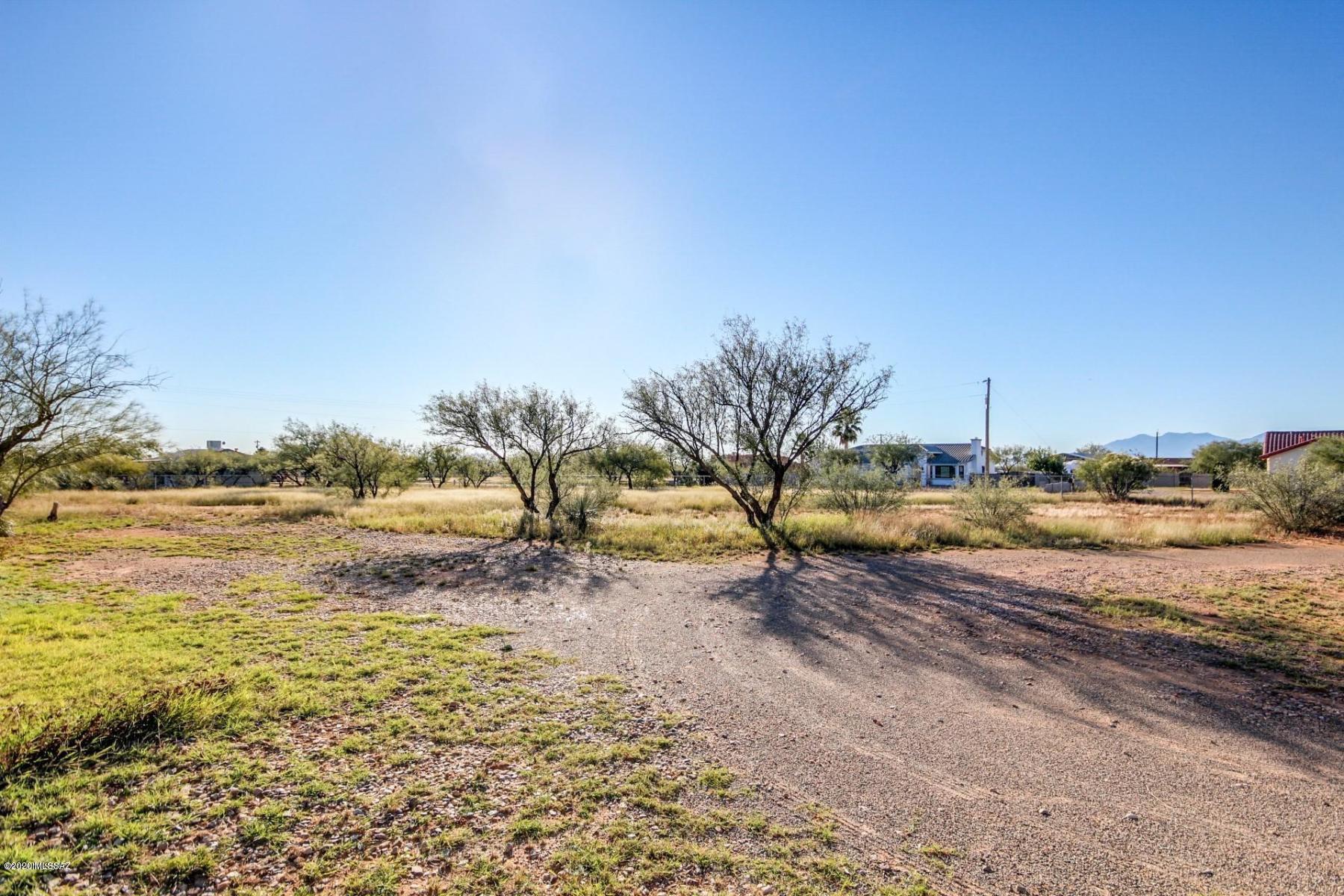 Great location in Huachuca City on a paved road and corner lot! Great country living only a short drive to the main gate.