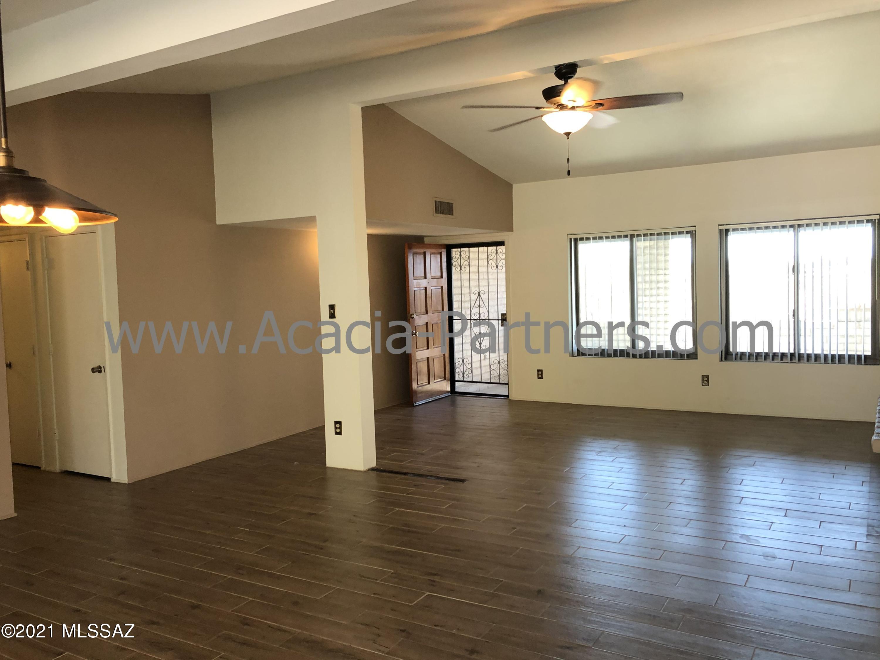 Tres Lomas (1-147) - Residential Lease
