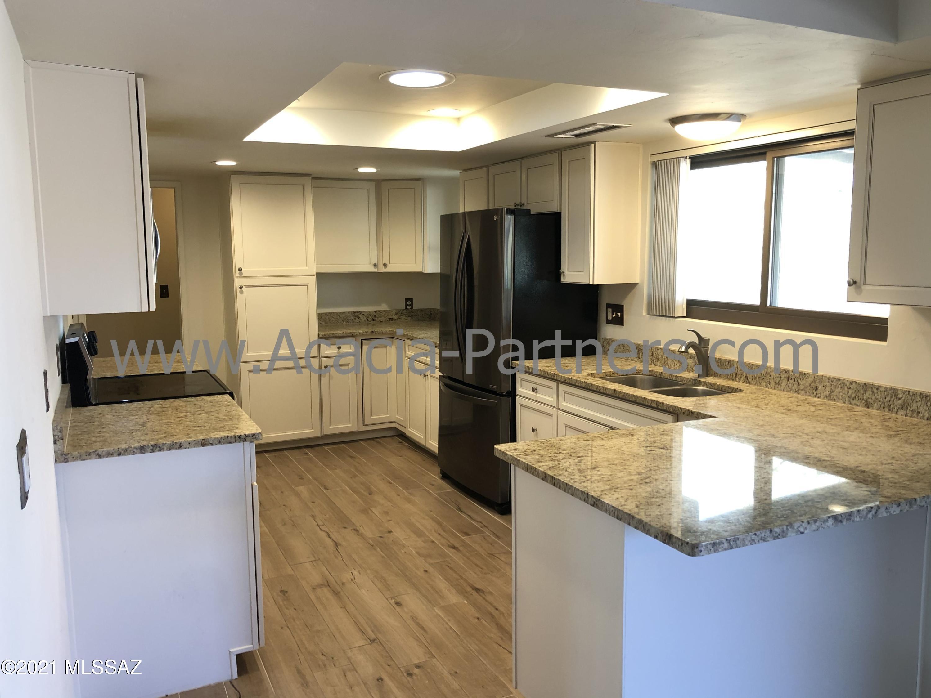 Tres Lomas (1-147) - Residential Lease