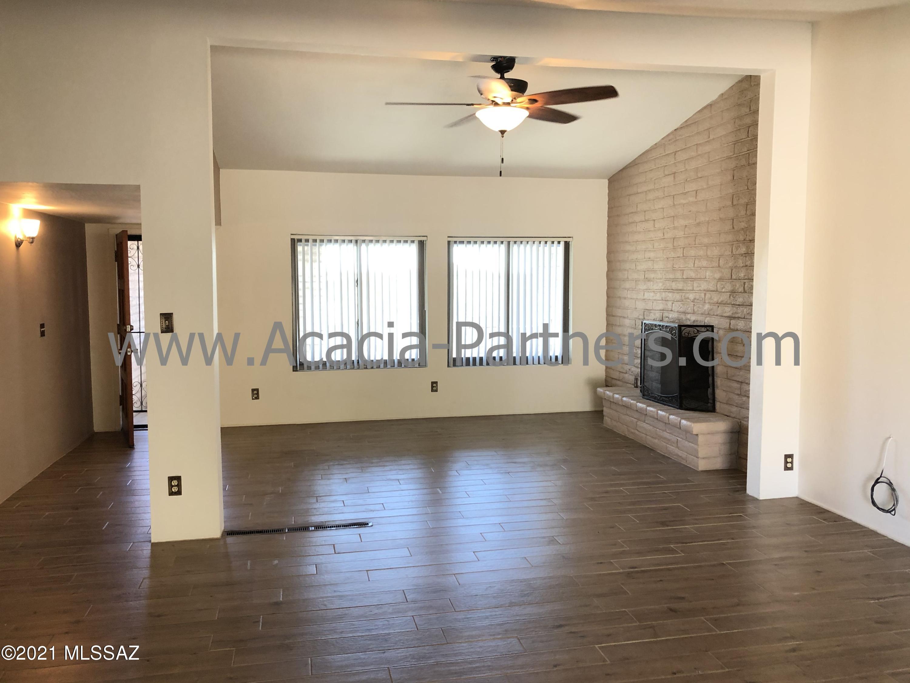 Tres Lomas (1-147) - Residential Lease
