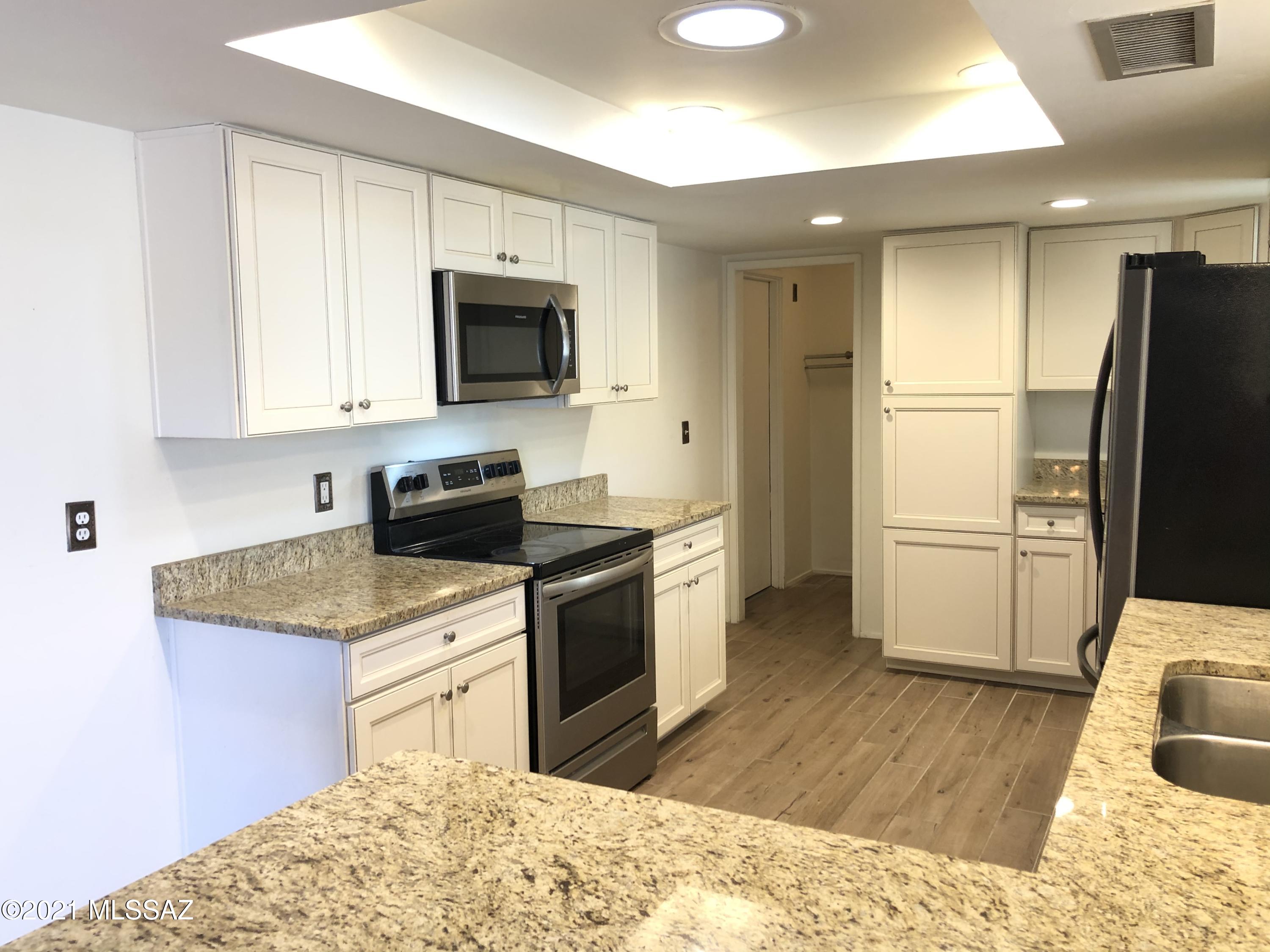 Tres Lomas (1-147) - Residential Lease