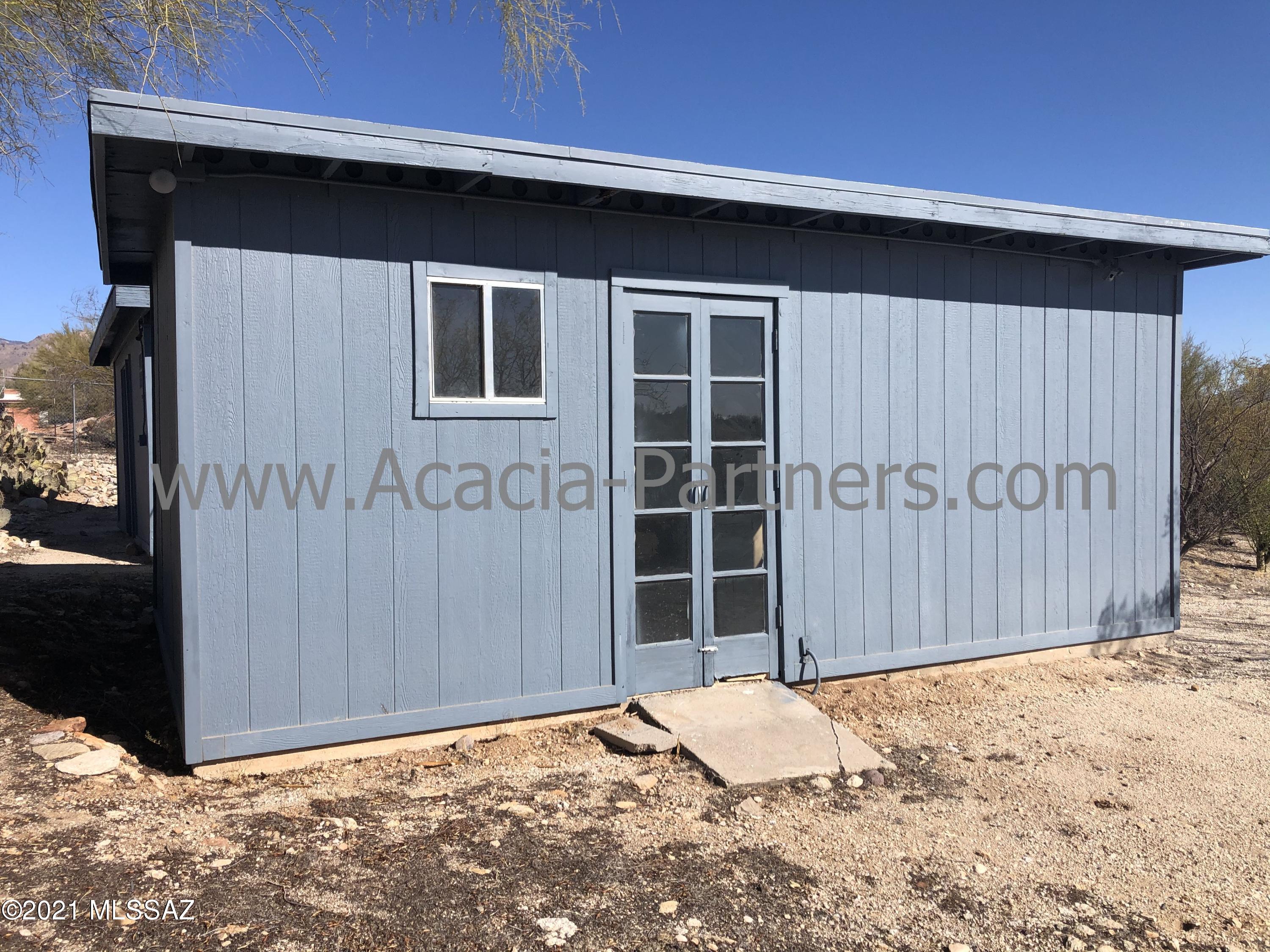 Tres Lomas (1-147) - Residential Lease