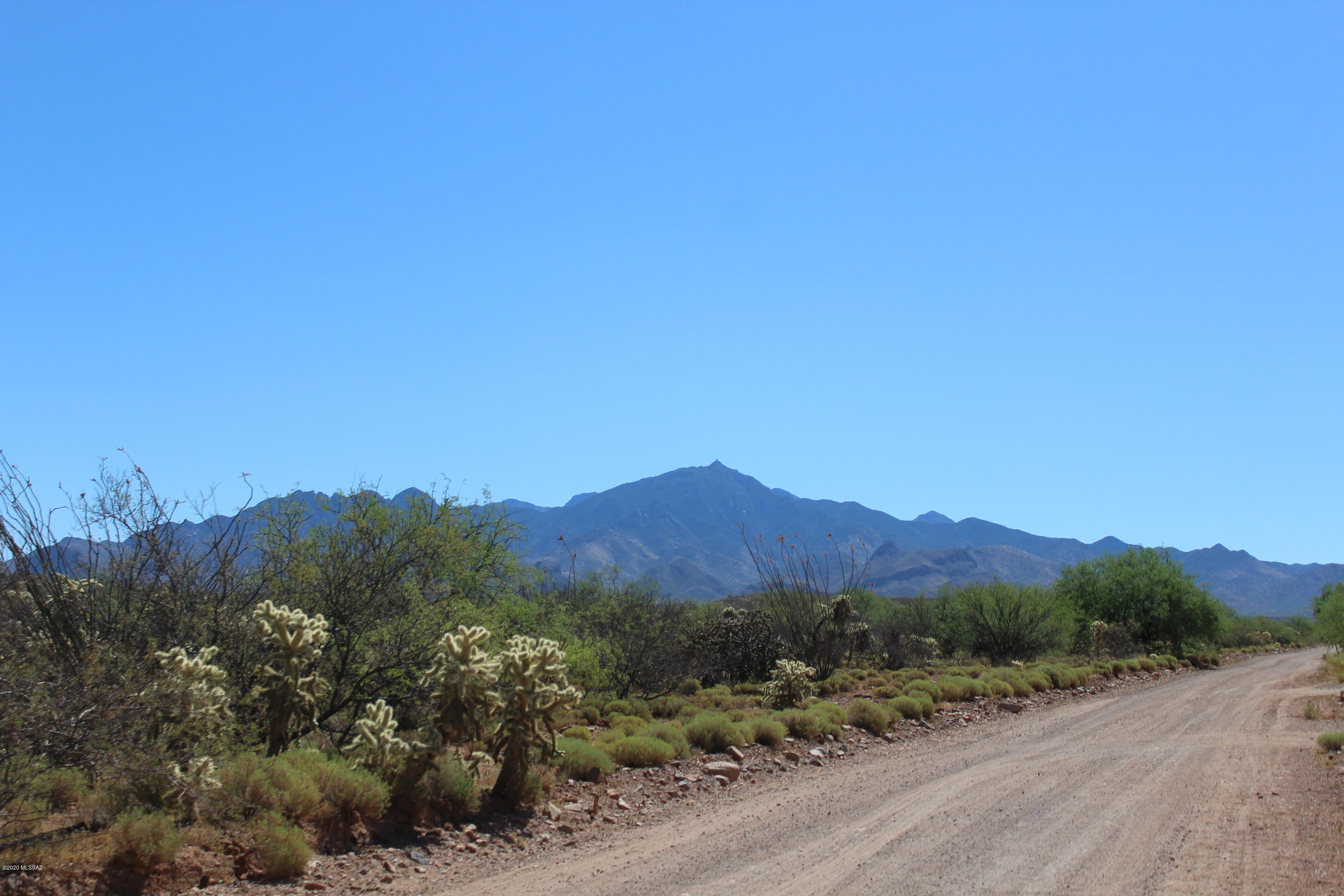 40 acres in Agua Caliente Estates setting on a ridge with wonderful views of the Santa Rita and Tumacacori's Mountains as well as the entire Santa Cruz River Valley. Escape the hustle and bustle of city life and build your dream home on this beautiful property. Enjoy the Tubac Lifestyle.