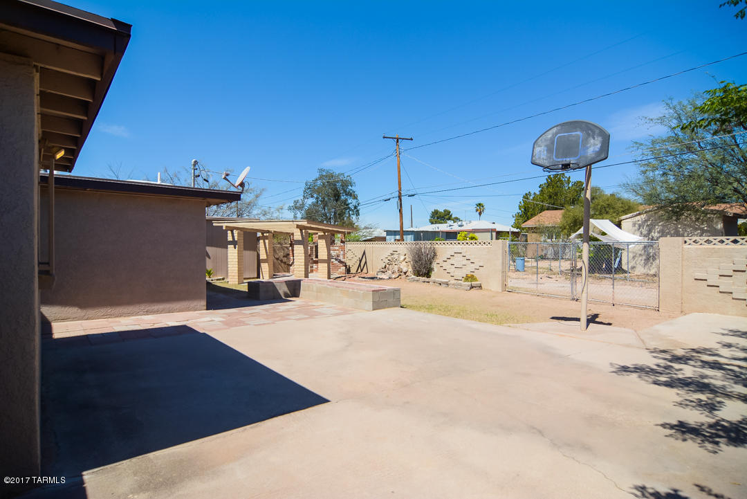 Mission Manor - Residential