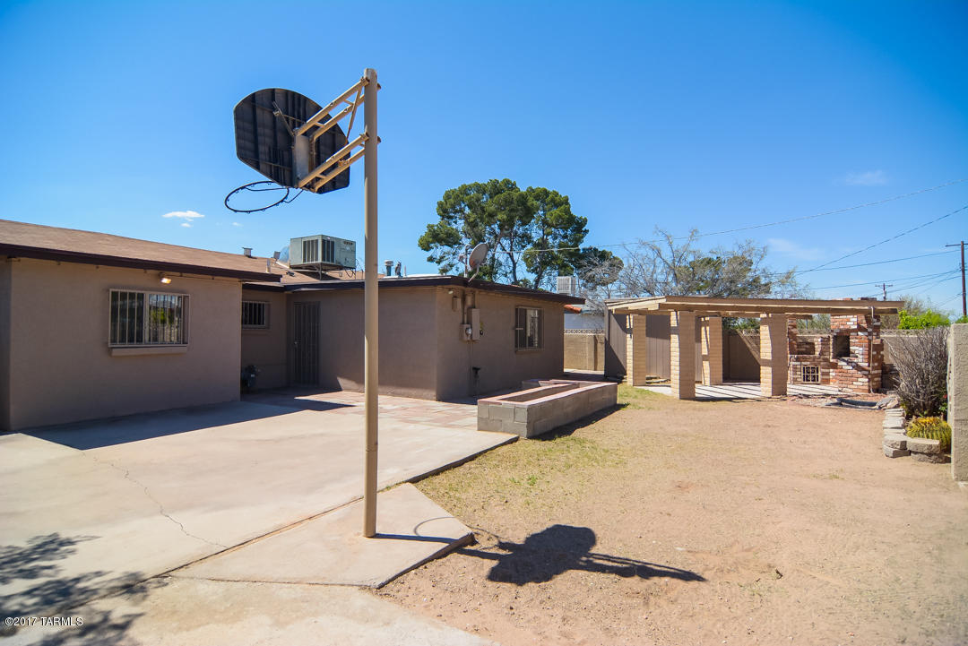 Mission Manor - Residential