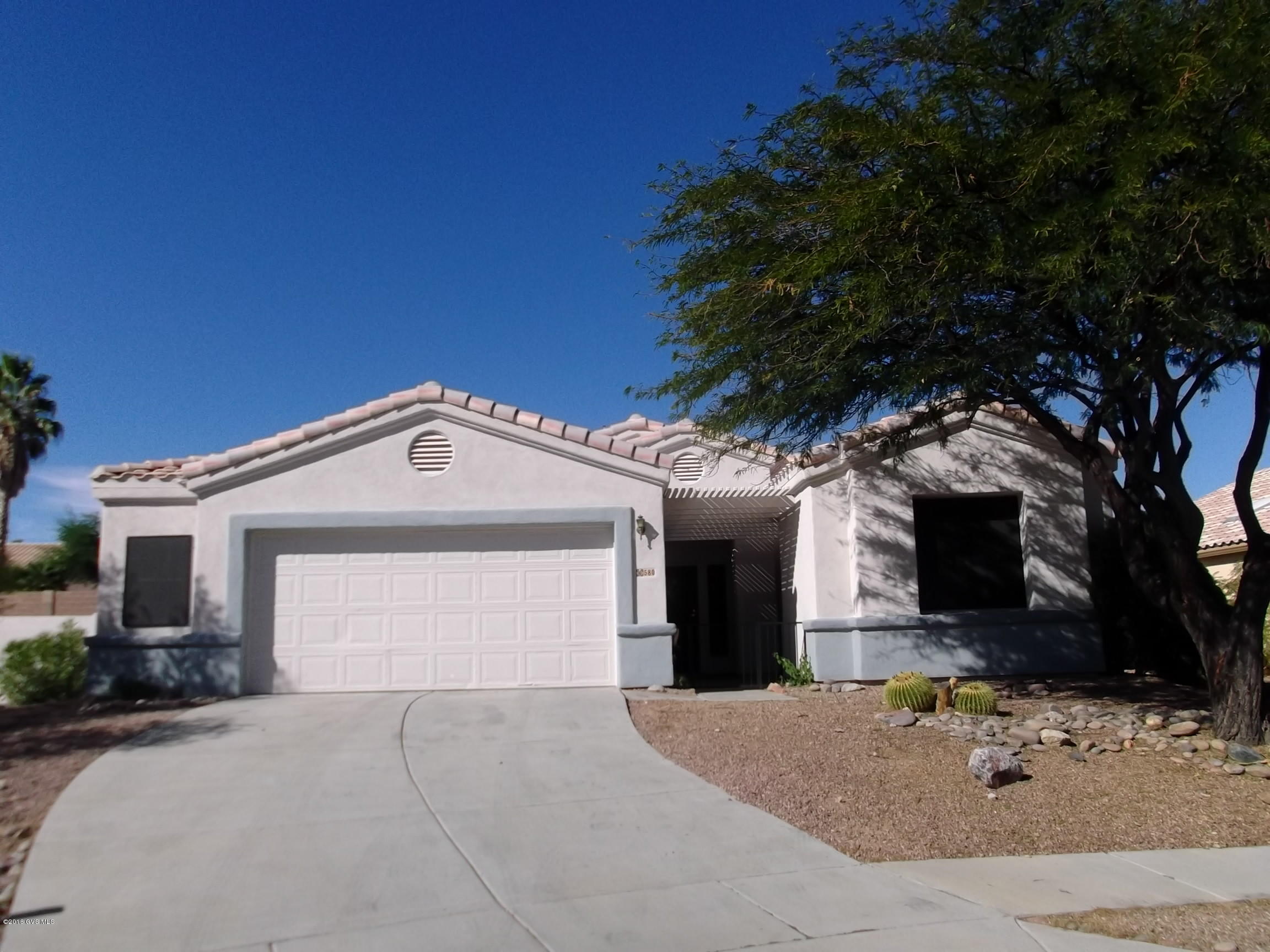 Great Single Family home in Desert Creek built in 2002 1667 sq. ft. large 10070 sq ft lot split floor plan 2 bdrm 2 ba, den, and extra sm office area, extended 2.5 car garage, large open kitchen with extra display glass kitchen cabinets, their is gas behind electric stove, and patio gas for bbq,
 screened in back patio, great mountain views from front yard tile and carpet floors quiet street
