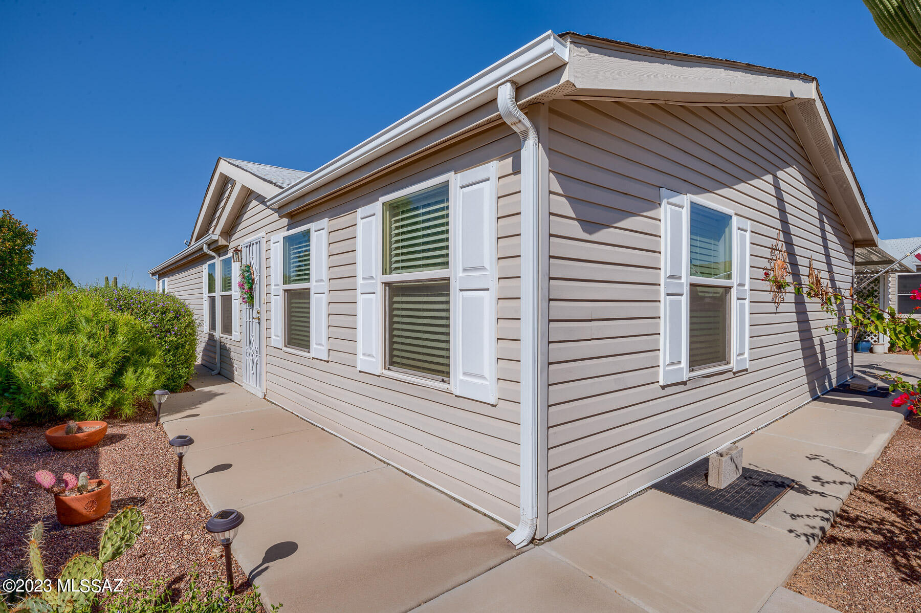 This ''move in ready'' 3 bed/2 bath light and bright home has an open floor plan, split bedrooms that are perfect for guest living space and privacy . Sunset views. Full- time residents and winter visitors - look no further! Upgrades include: newer enclosed Arizona room, vinyl flooring, newer appliances and disposal, fans, Ramada, fence and more! This 55+ active adult gated, highly sought after community, offers many amenities: Jr Olympic-sized pool, spa, exercise room, rec center, activity center, billiard room, shuffleboard, Bocce ball, dog run, hiking and walking trails. Low HOA fee!