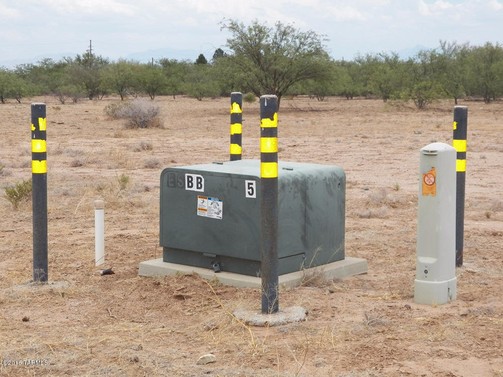 Sahuarita Road - Land