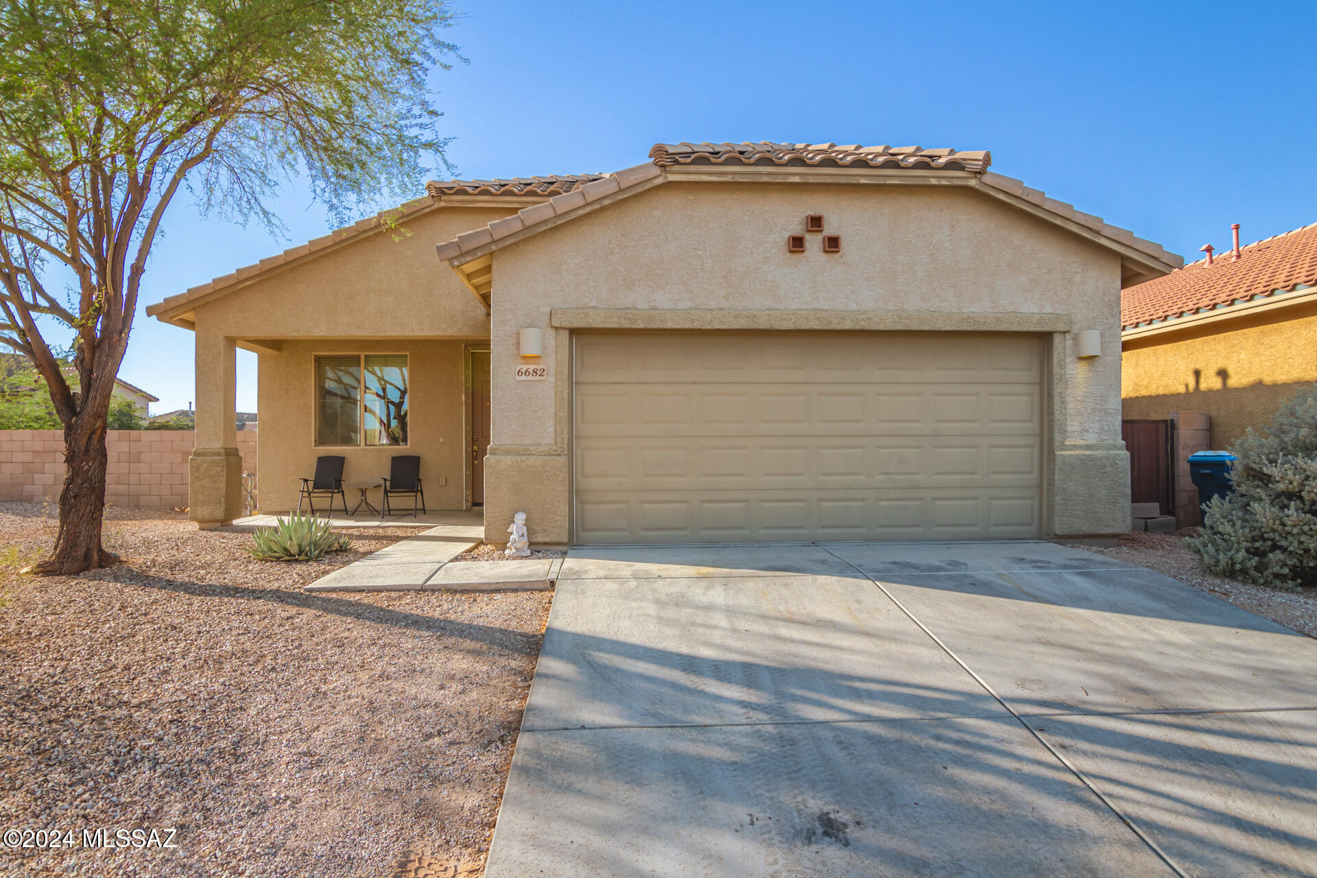 Wonderful home located on a corner lot in Star Valley! Featuring an open floor plan with neutral tile flooring and natural light throughout. The eat-in kitchen offers recessed lighting, and breakfast bar. The spacious primary suite offers a private bath with dual sinks and a walk-in closet. Enjoy the expansive backyard with a covered patio—ready for your personal touch! Plus 2-car garage with shelving. Community offers two parks and basketball courts.