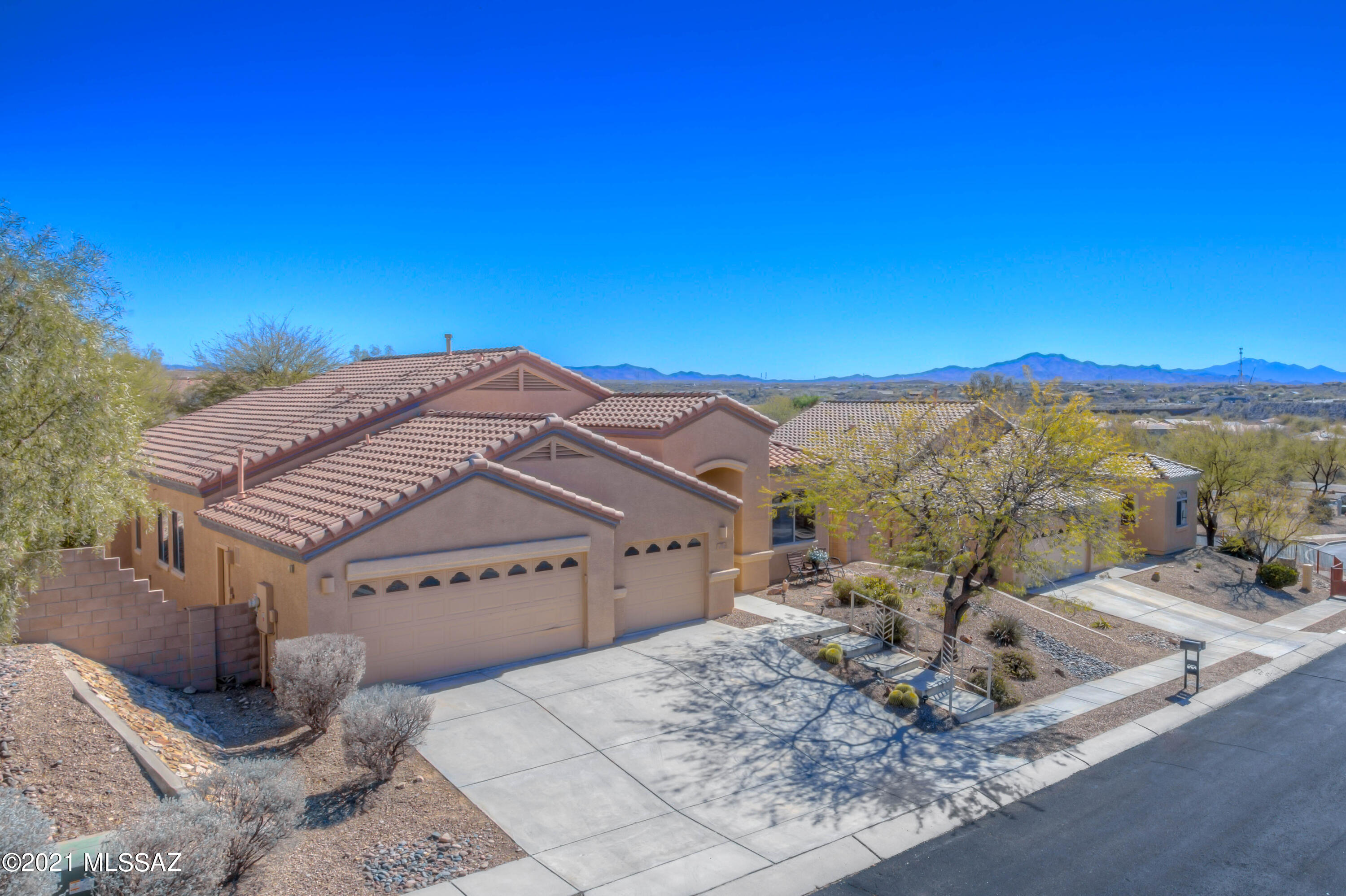 * Markting Price Range Between $330,000 - $350,000 *  Tranquil Elevated Premium View Lot with the  Backyard overlooking the 16th tee box of Del Lago Golf Course.. Beauitful Gourmet Kitchen with Granite Counter Tops, Stainless Appliances, Breakfast Bar and Pantry.  Formal Living Room / Dining Room, Family Room with Contemporary Wall Gas Fireplace and Access to the Rear Patio and Backyard. Nice Master Suite and Master Bath with Soaking Tub and Separate Shower.  Landscaped Backyard with Extended  Paver Brick Patios, Planters, Kiva Fireplace and View Fencing Community offers the Award Winning Vail School District and nearby Hiking, Biking and Golf. Tesla Solar Lease.