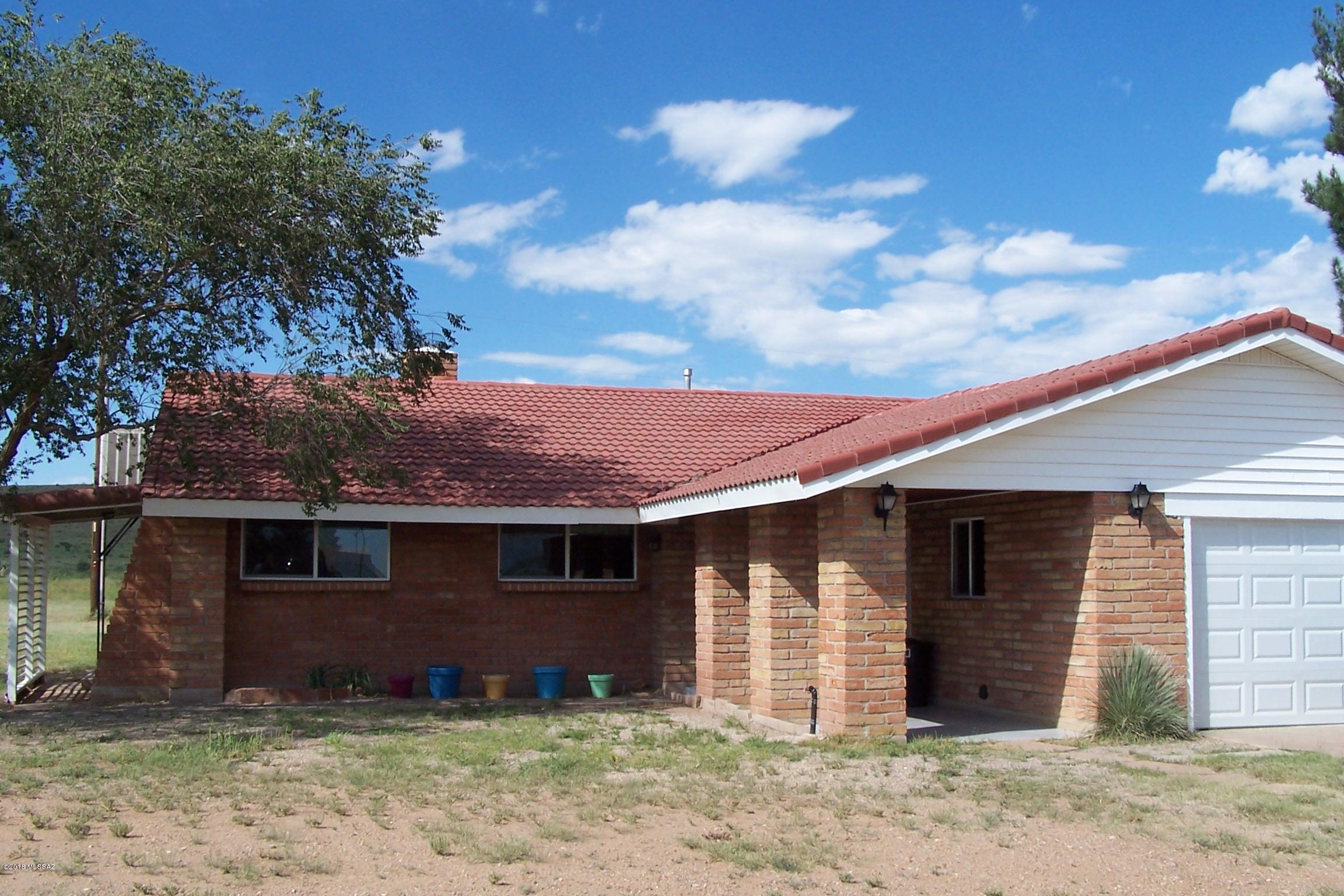 This 3 bedroom 2 bath country home is move-in ready. A well-organized updated kitchen, Black Appliances, Corian counter tops and plenty of storage. Separate dining area and a cozy family room with fireplace. The Master is very comfortable. Master bath has a walk-in shower and granite countertops.  The guest bedrooms are all nice sized. Just off the Living room is the screened in back porch. There are great views all around this home. There is also a fire pit and built in BBQ. This is a very relaxing home to come home to. Sandy's Restaurant and the Mustang Mall are less than a mile
