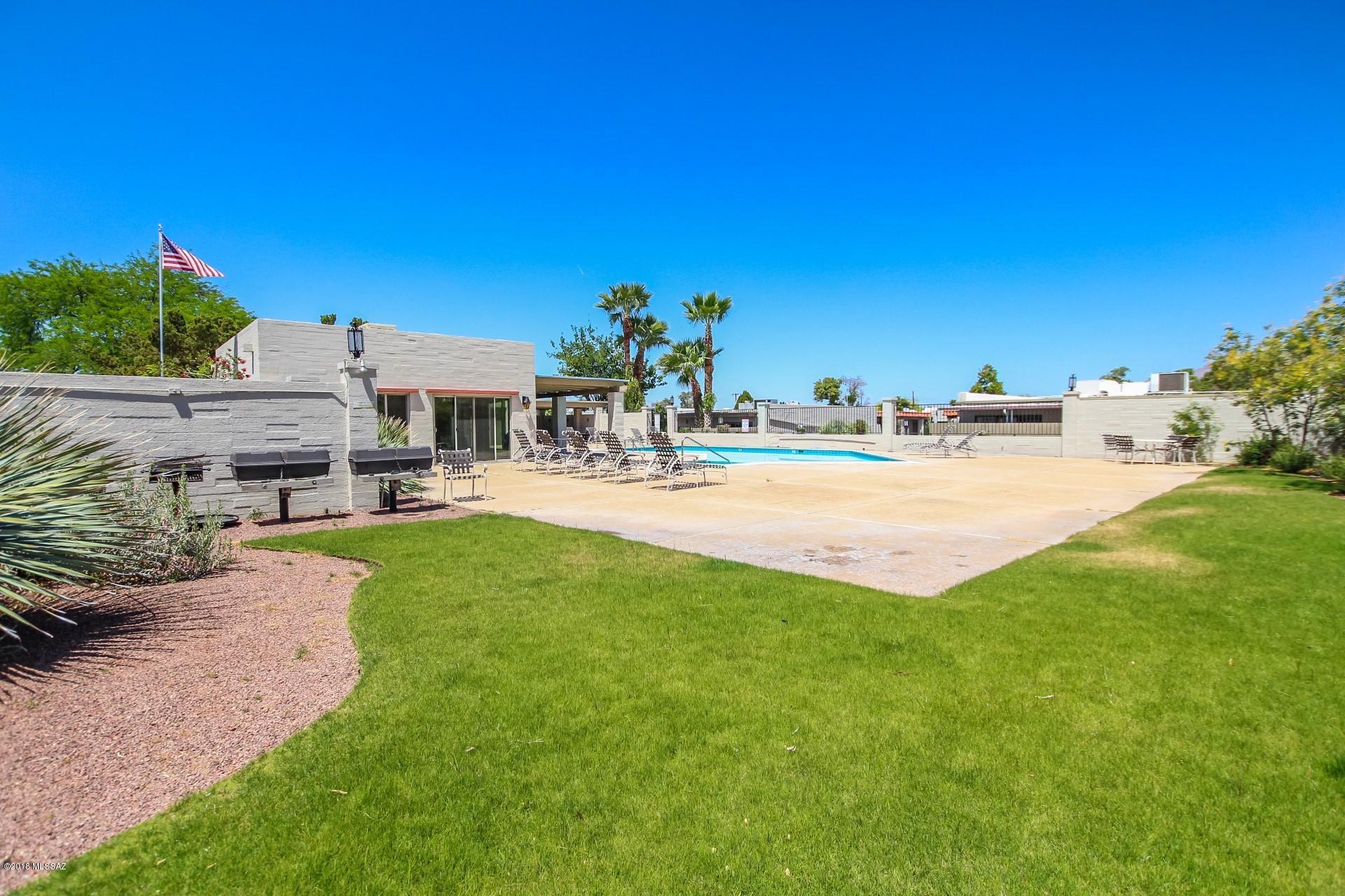 Tucson Prince Townhouses - Residential